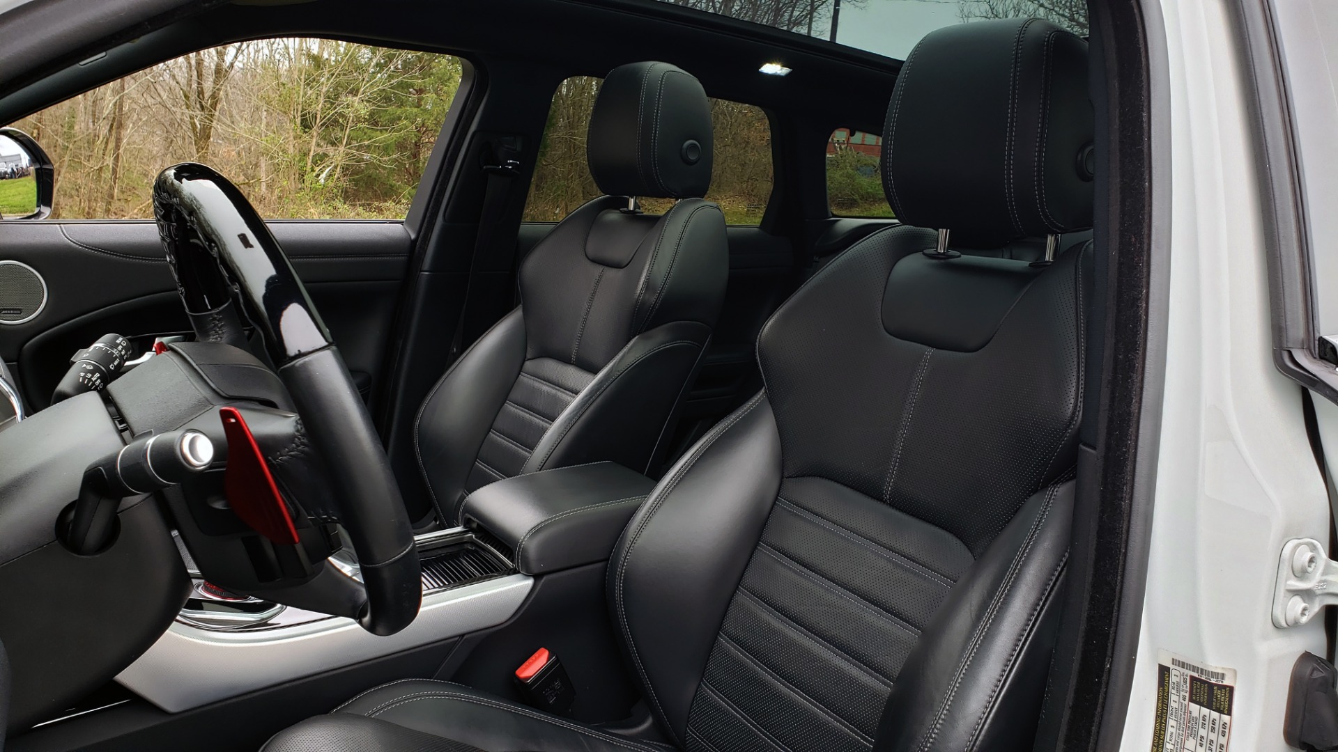 Used 2016 Land Rover RANGE ROVER EVOQUE HSE DYNAMIC / AWD / NAV / PANO-ROOF / REARVIEW / 22-IN WHEELS for sale Sold at Formula Imports in Charlotte NC 28227 40