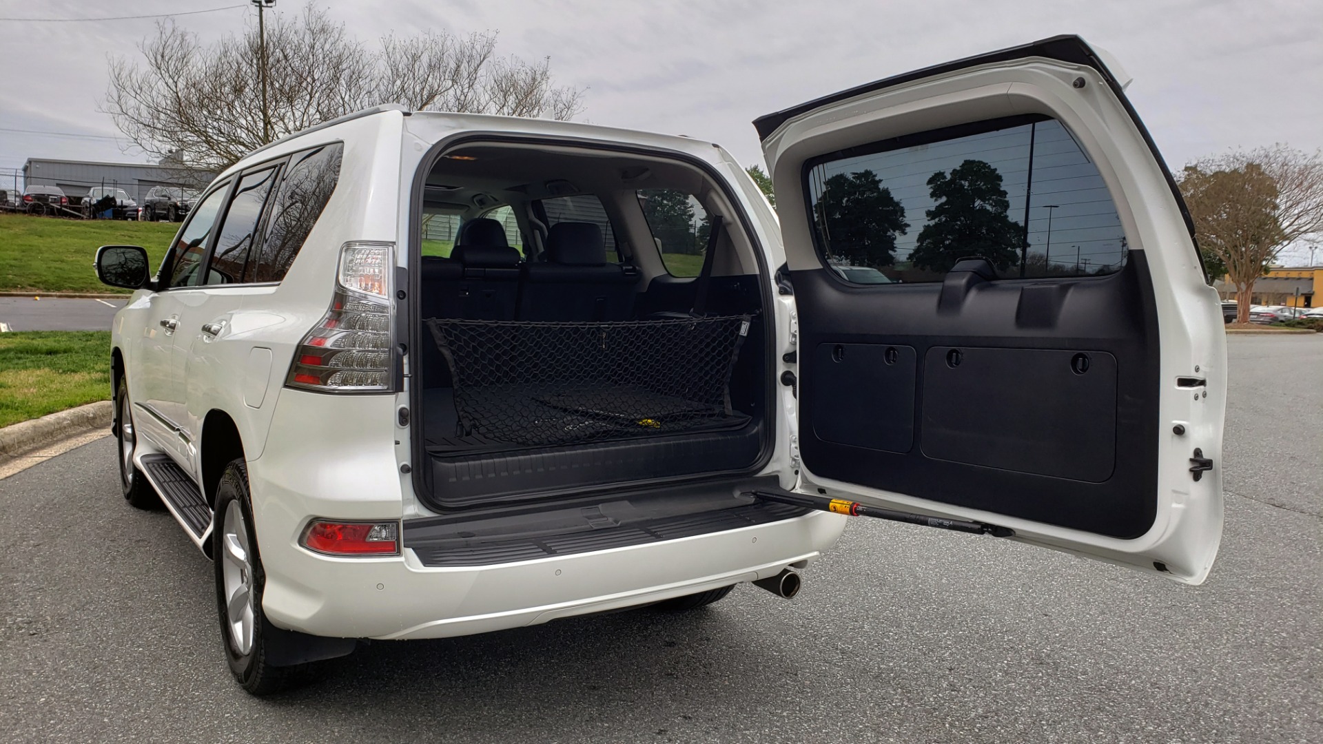 Used 2017 Lexus GX 460 4WD / NAV / VENT STS / SUNROOF / PARK ASST / BSM for sale Sold at Formula Imports in Charlotte NC 28227 12