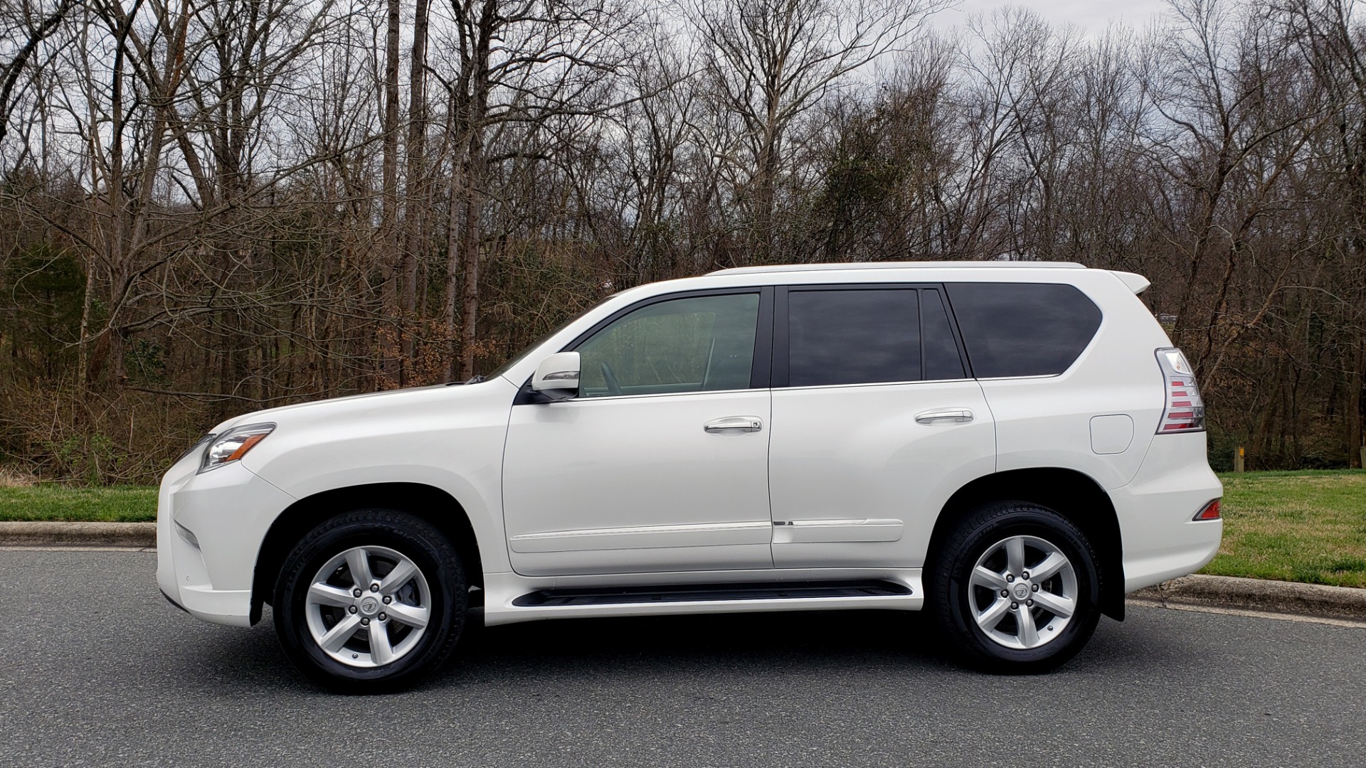 Used 2017 Lexus GX 460 4WD / NAV / VENT STS / SUNROOF / PARK ASST / BSM for sale Sold at Formula Imports in Charlotte NC 28227 2