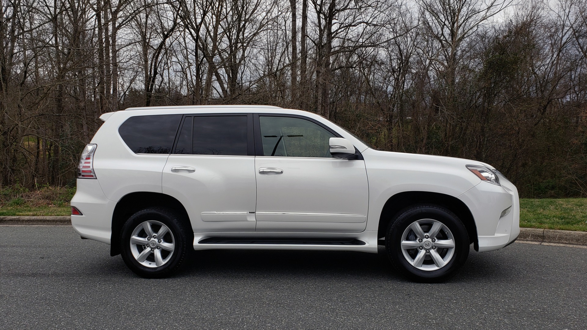 Used 2017 Lexus GX 460 4WD / NAV / VENT STS / SUNROOF / PARK ASST / BSM for sale Sold at Formula Imports in Charlotte NC 28227 5