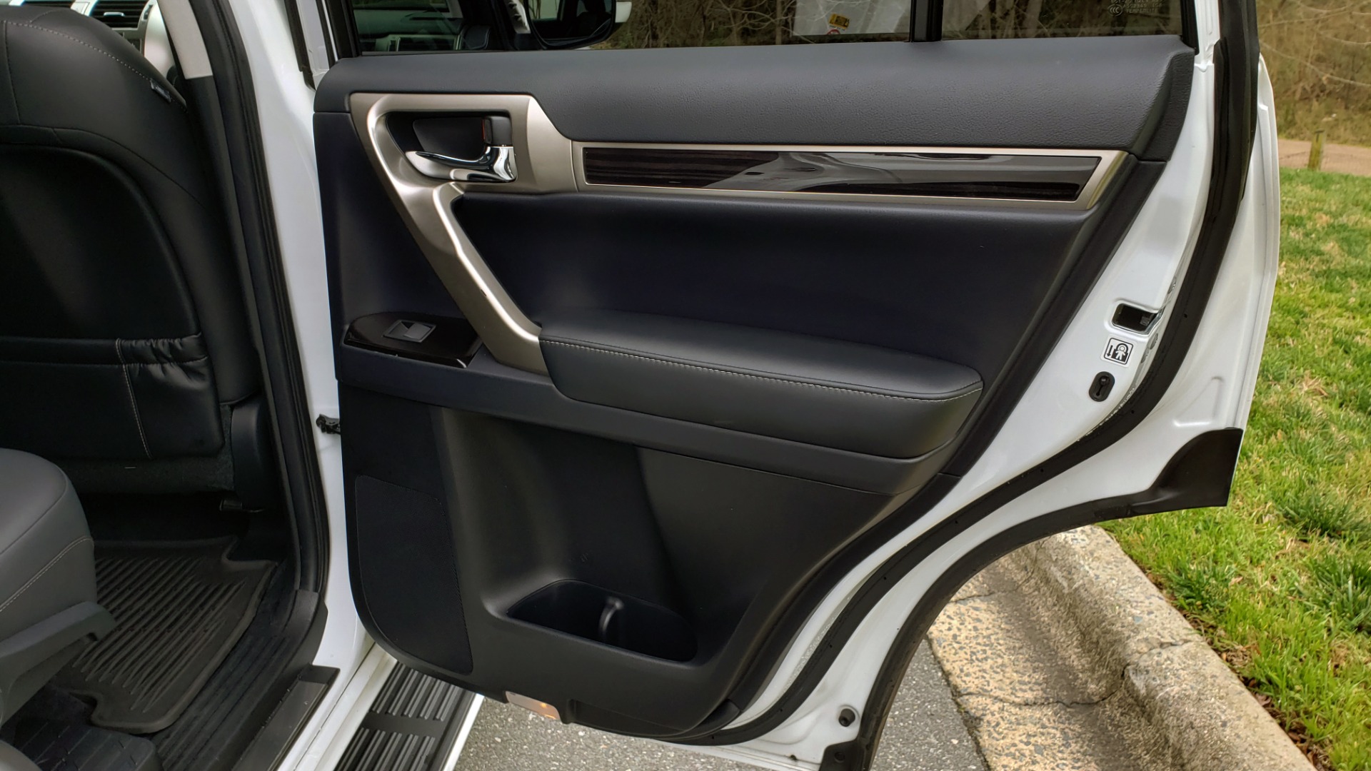 Used 2017 Lexus GX 460 4WD / NAV / VENT STS / SUNROOF / PARK ASST / BSM for sale Sold at Formula Imports in Charlotte NC 28227 71
