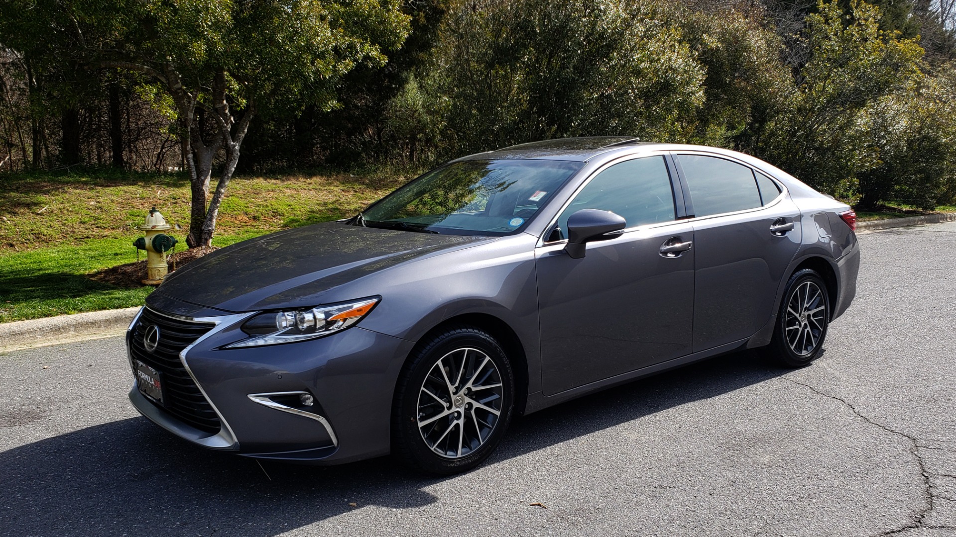 Used 2016 Lexus ES 350 4-DR PREMIUM / SUNROOF / BSM / REARVIEW / VENT STS for sale Sold at Formula Imports in Charlotte NC 28227 1