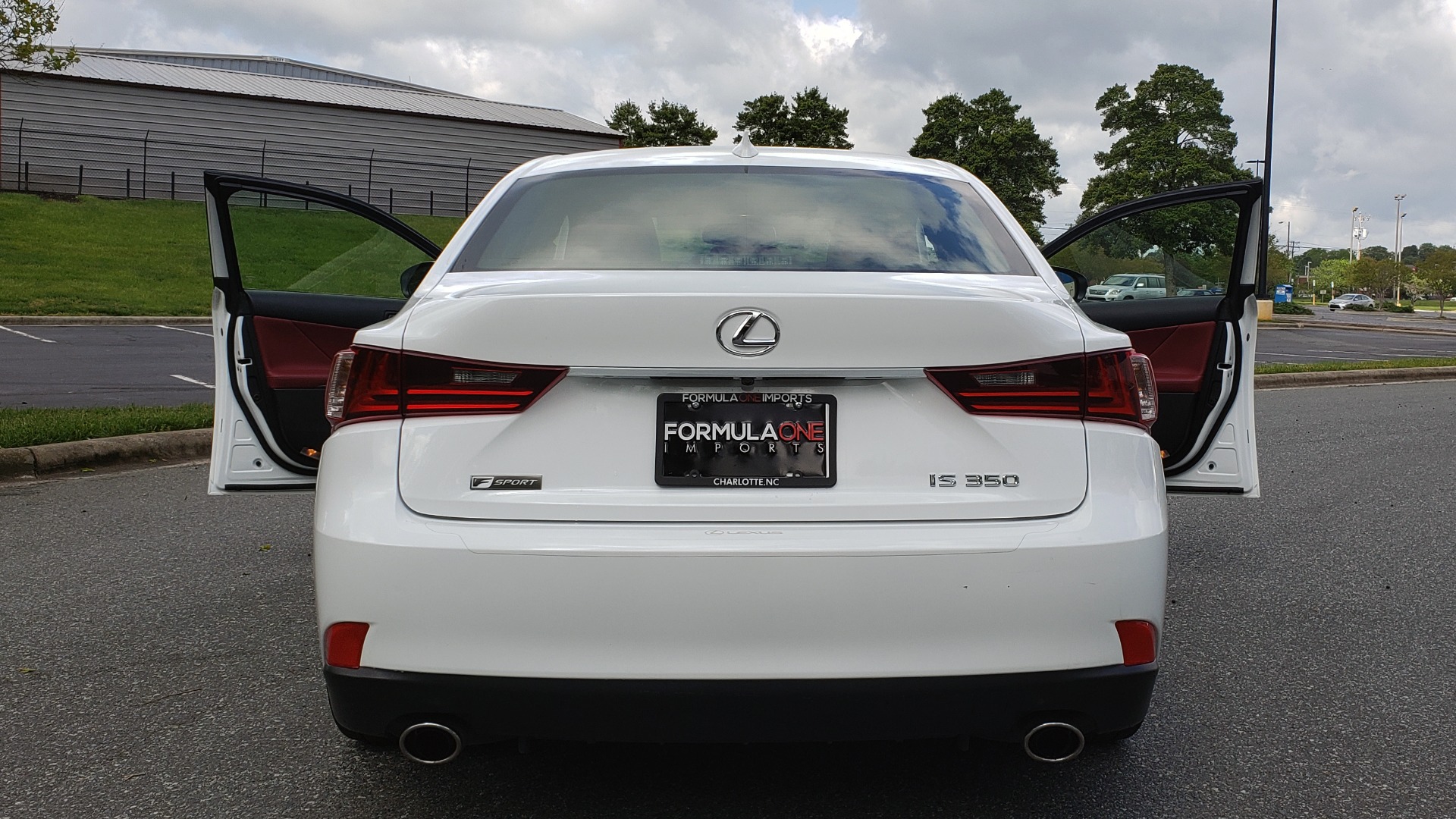 Used 2016 Lexus IS 350 F-SPORT / NAV / BSM / SUNROOF / REARVIEW / VENT SEATS for sale Sold at Formula Imports in Charlotte NC 28227 13