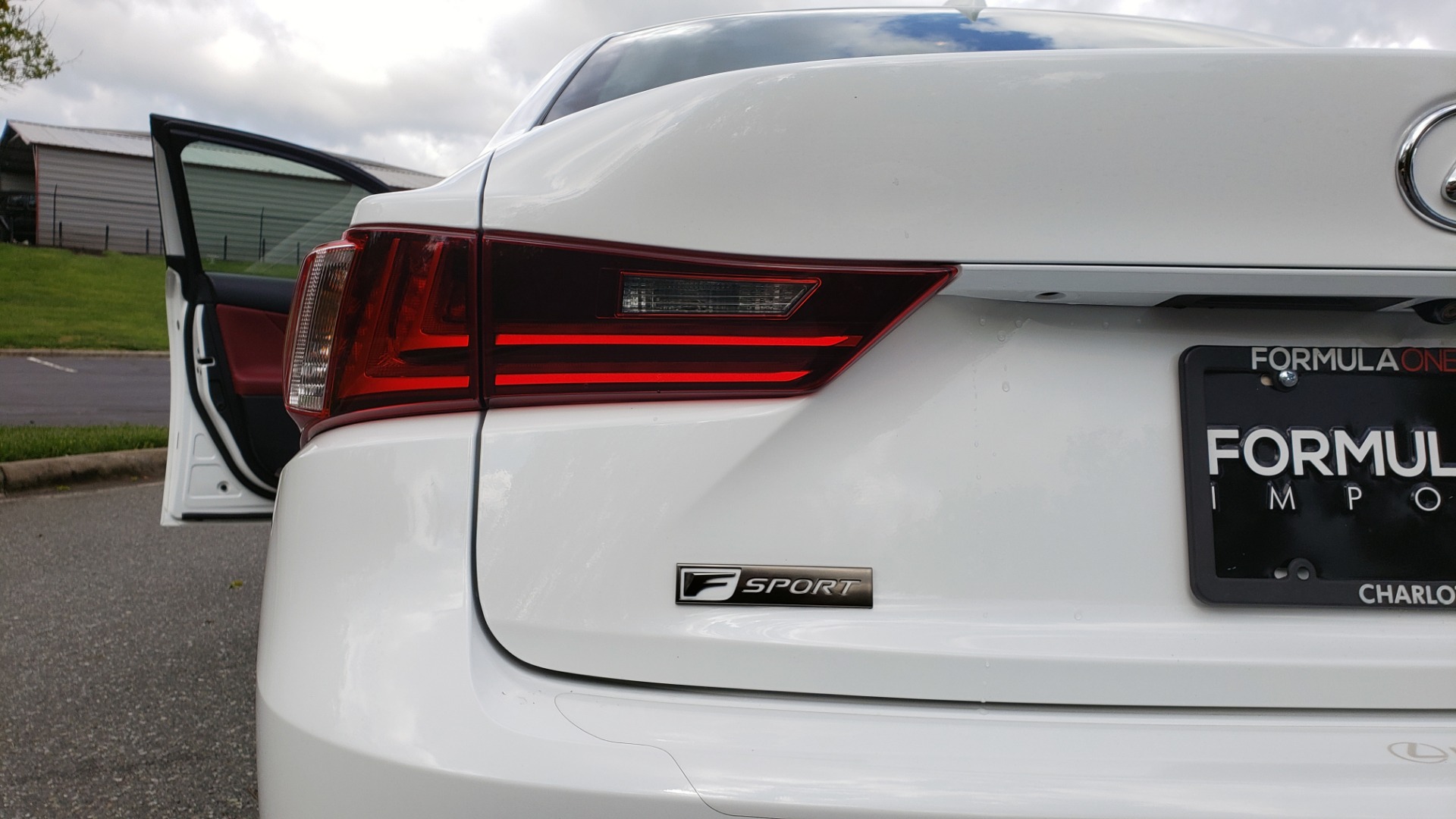 Used 2016 Lexus IS 350 F-SPORT / NAV / BSM / SUNROOF / REARVIEW / VENT SEATS for sale Sold at Formula Imports in Charlotte NC 28227 14