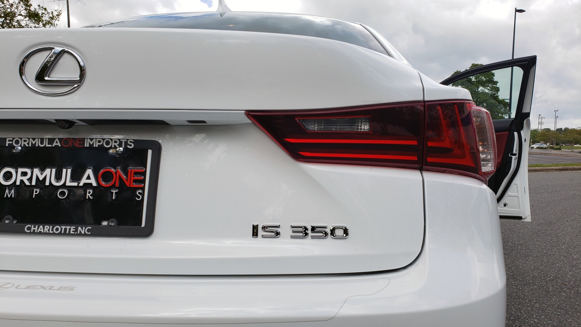Used 2016 Lexus IS 350 F-SPORT / NAV / BSM / SUNROOF / REARVIEW / VENT SEATS for sale Sold at Formula Imports in Charlotte NC 28227 15