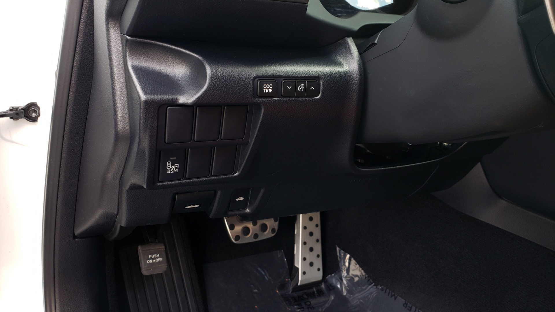 Used 2016 Lexus IS 350 F-SPORT / NAV / BSM / SUNROOF / REARVIEW / VENT SEATS for sale Sold at Formula Imports in Charlotte NC 28227 34