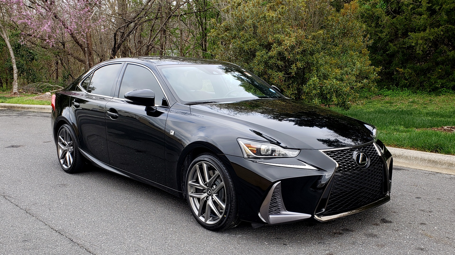 Used 2017 Lexus IS 200T F-SPORT / SUNROOF / REARVIEW / VENT SEATS for sale Sold at Formula Imports in Charlotte NC 28227 4