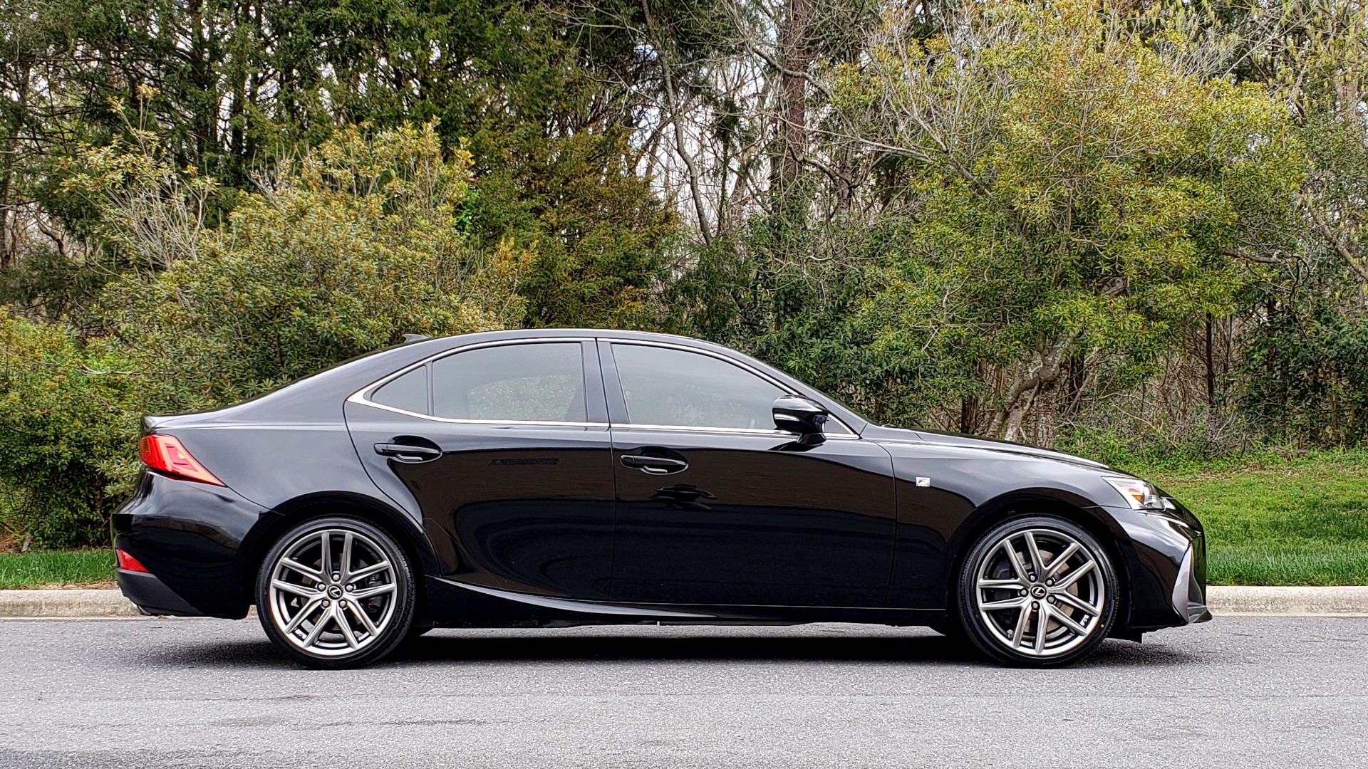 Used 2017 Lexus IS 200T F-SPORT / SUNROOF / REARVIEW / VENT SEATS for sale Sold at Formula Imports in Charlotte NC 28227 5