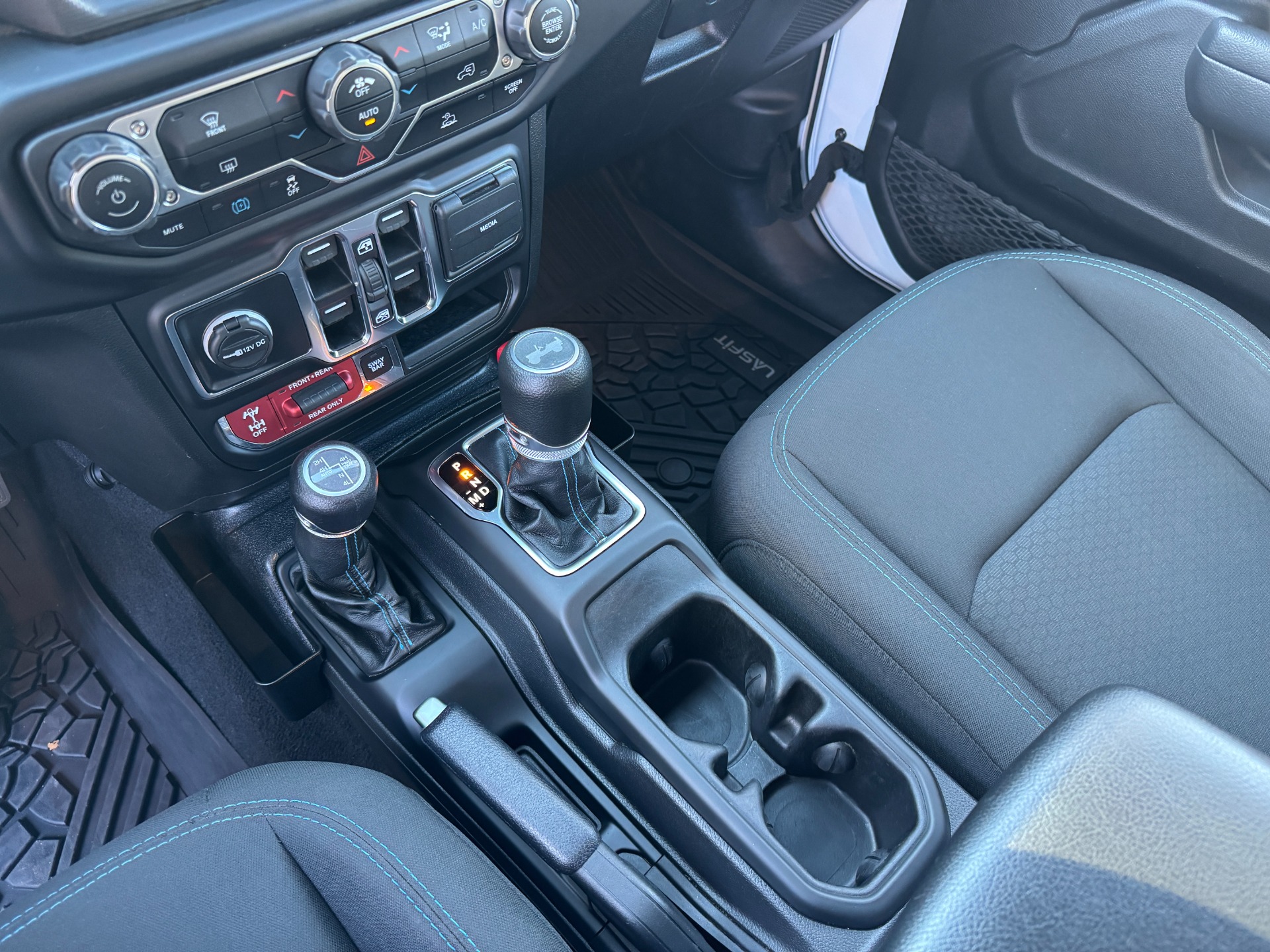 Used 2022 Jeep Wrangler 4xe Unlimited Rubicon for sale $33,000 at Formula Imports in Charlotte NC 28227 38
