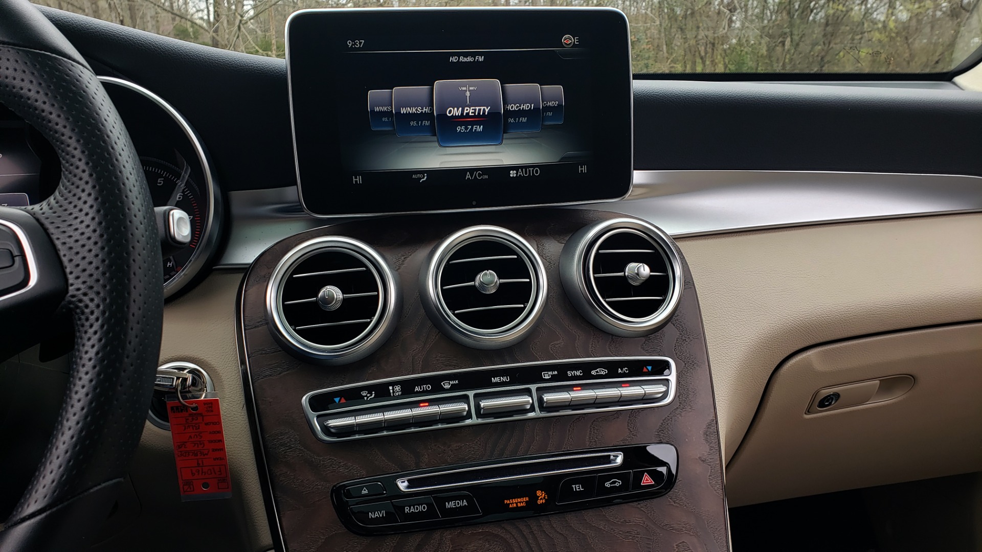 Used 2019 Mercedes-Benz GLC 300 PREMIUM / PRK ASST / NAV / PANO-ROOF / REARVIEW / HTD STS for sale Sold at Formula Imports in Charlotte NC 28227 45