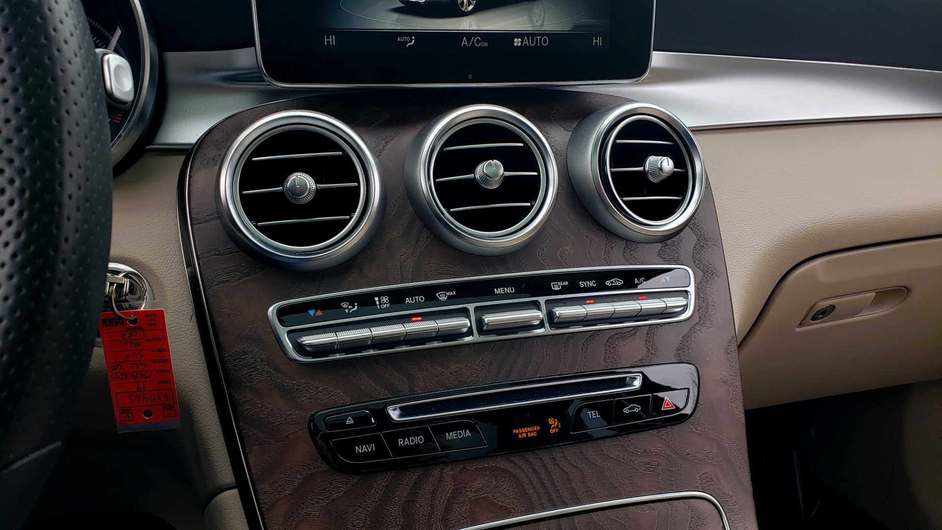 Used 2019 Mercedes-Benz GLC 300 PREMIUM / PRK ASST / NAV / PANO-ROOF / REARVIEW / HTD STS for sale Sold at Formula Imports in Charlotte NC 28227 49