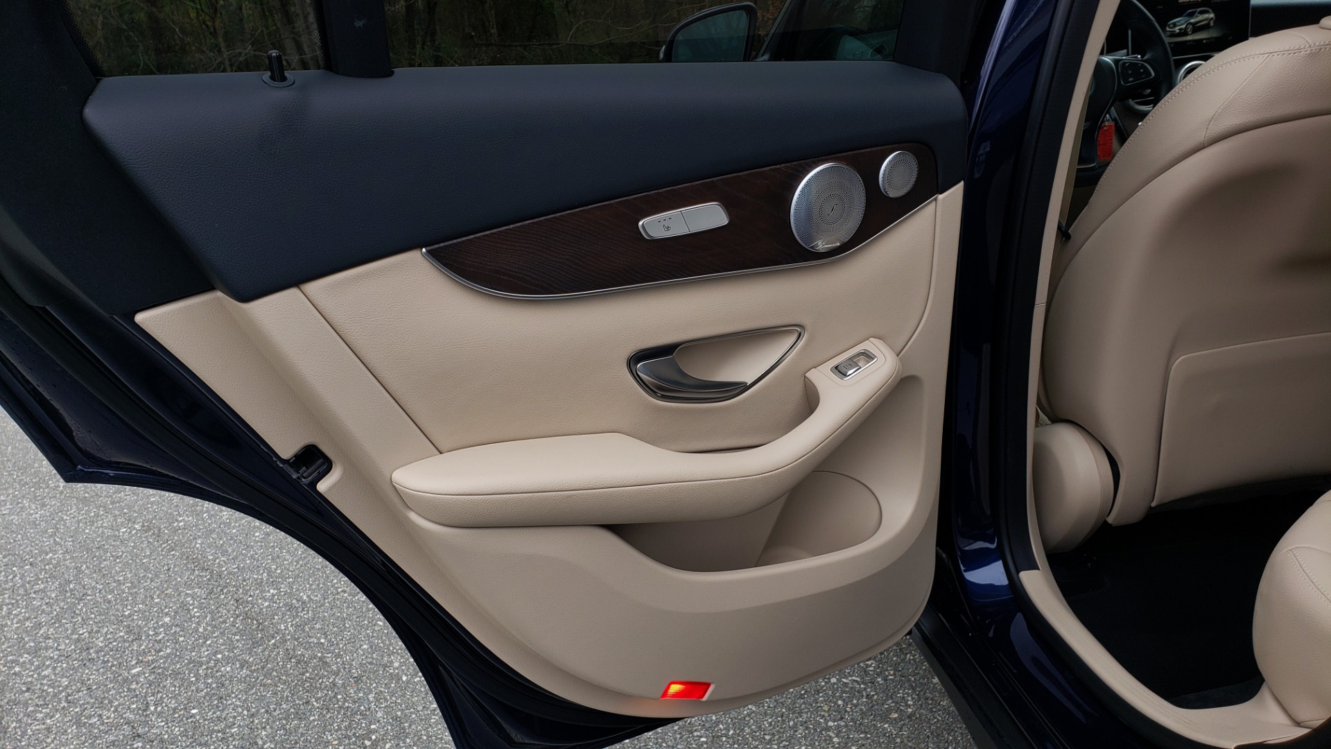 Used 2019 Mercedes-Benz GLC 300 PREMIUM / PRK ASST / NAV / PANO-ROOF / REARVIEW / HTD STS for sale Sold at Formula Imports in Charlotte NC 28227 61