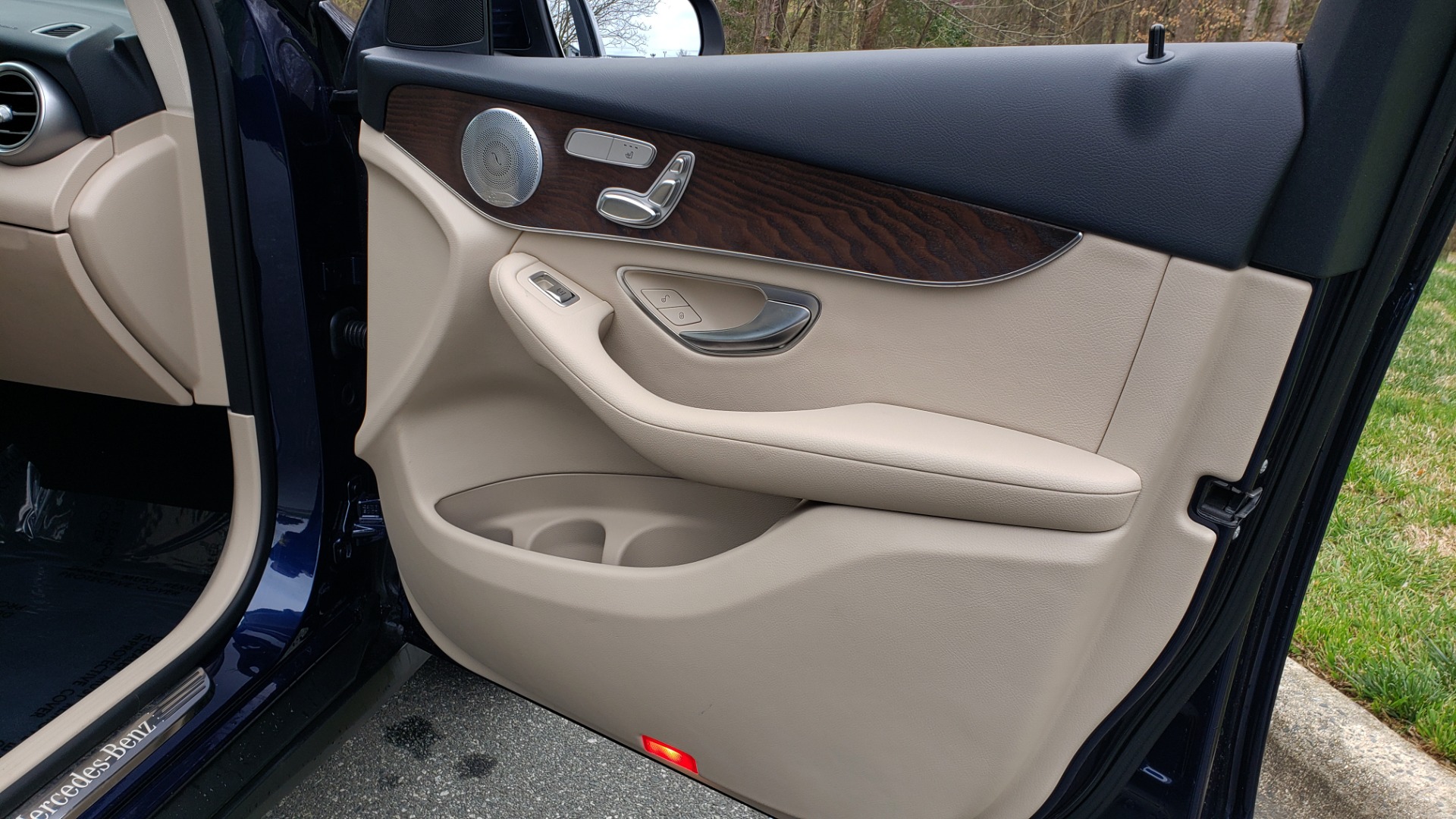 Used 2019 Mercedes-Benz GLC 300 PREMIUM / PRK ASST / NAV / PANO-ROOF / REARVIEW / HTD STS for sale Sold at Formula Imports in Charlotte NC 28227 67