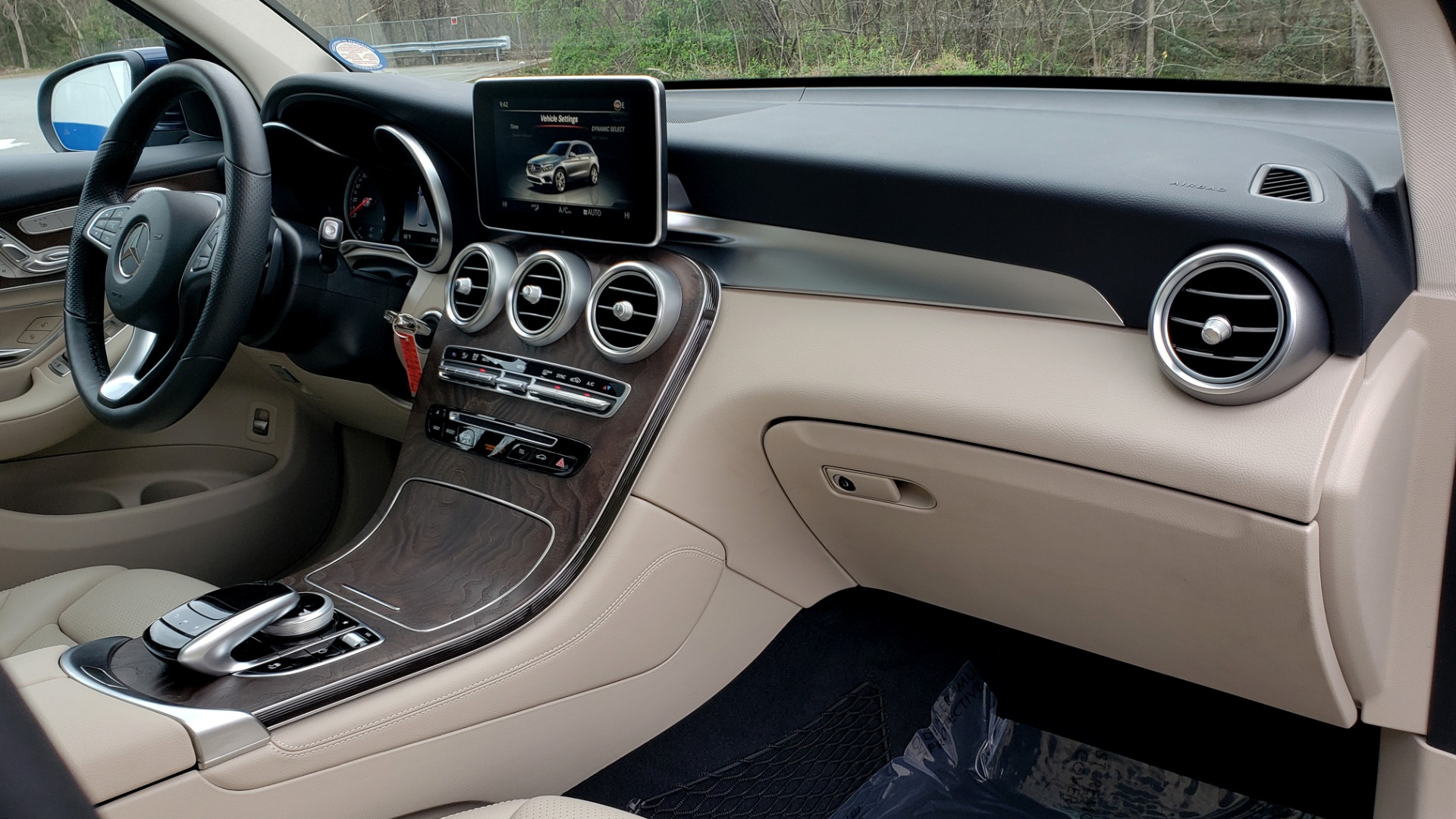 Used 2019 Mercedes-Benz GLC 300 PREMIUM / PRK ASST / NAV / PANO-ROOF / REARVIEW / HTD STS for sale Sold at Formula Imports in Charlotte NC 28227 71