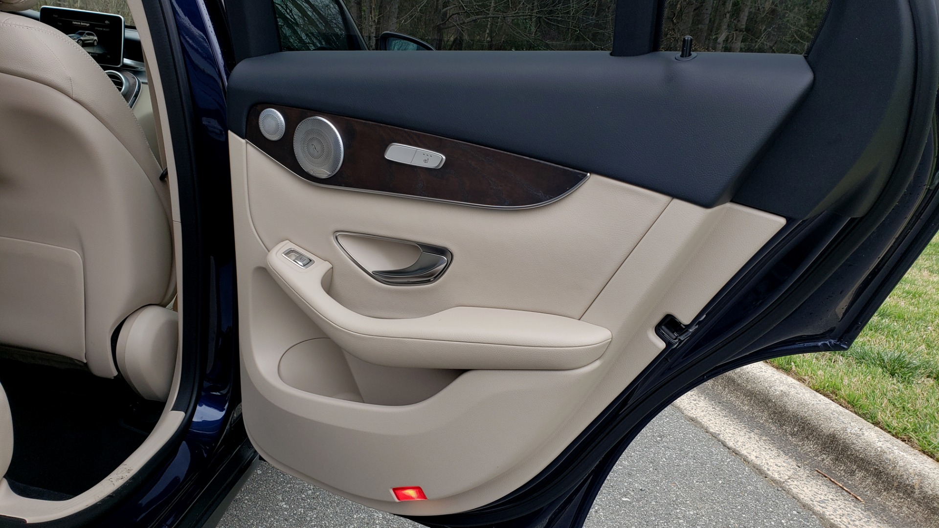 Used 2019 Mercedes-Benz GLC 300 PREMIUM / PRK ASST / NAV / PANO-ROOF / REARVIEW / HTD STS for sale Sold at Formula Imports in Charlotte NC 28227 73