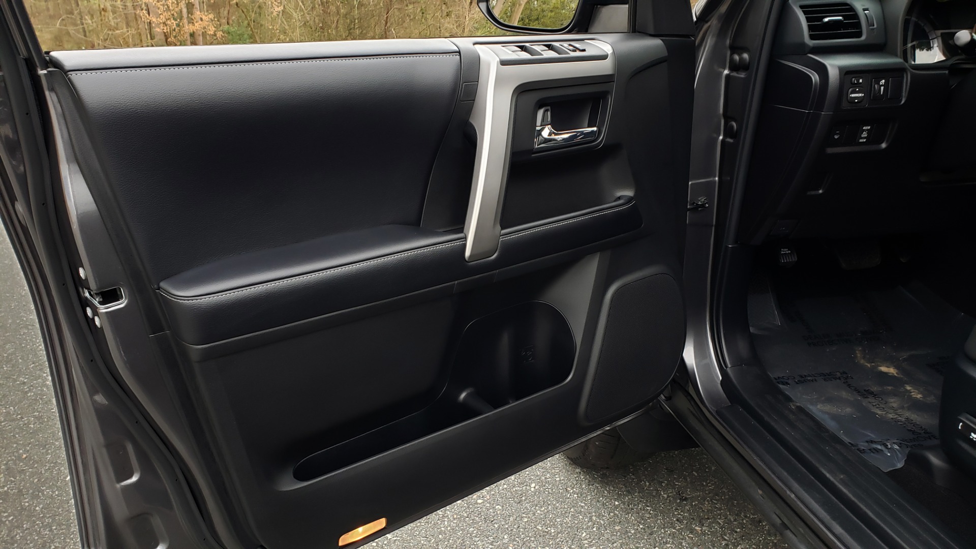 Used 2019 Toyota 4RUNNER SR5 PREMIUM 4WD / NAV / HTD STS / SUNROOF / REARVIEW for sale Sold at Formula Imports in Charlotte NC 28227 32