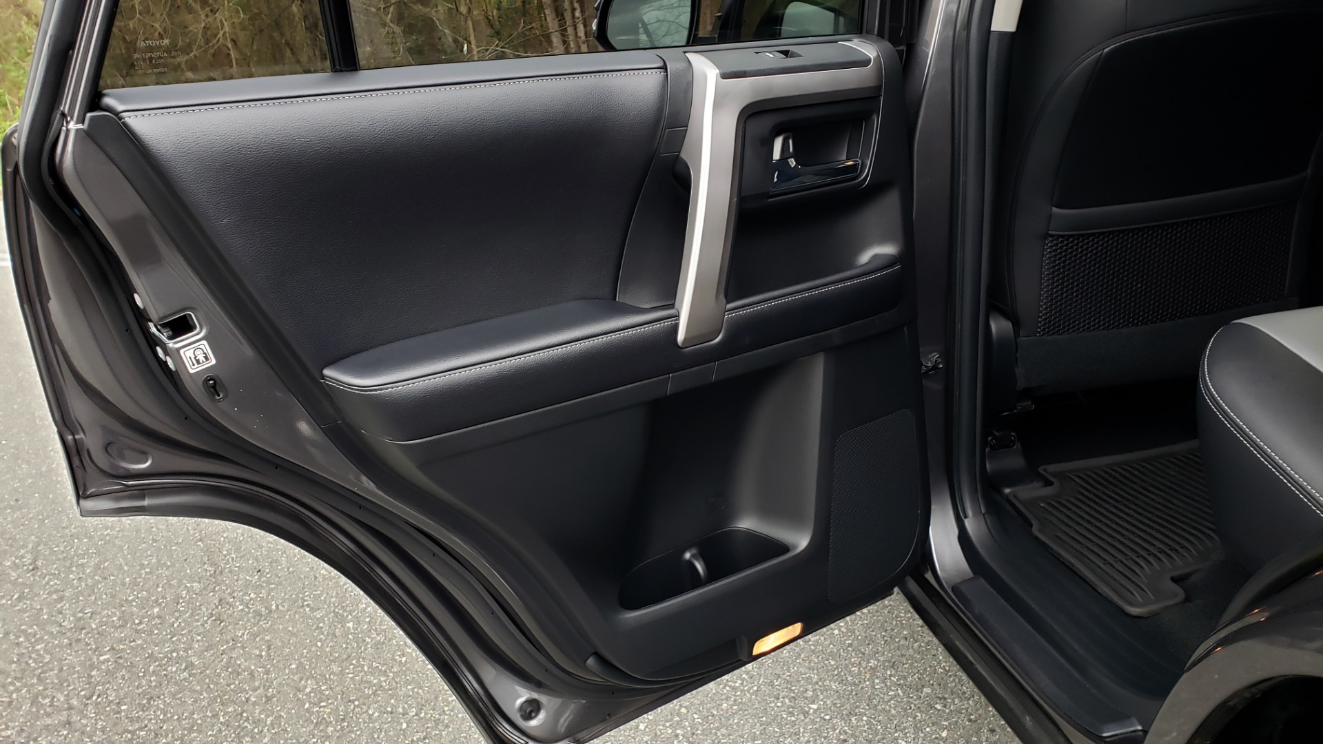 Used 2019 Toyota 4RUNNER SR5 PREMIUM 4WD / NAV / HTD STS / SUNROOF / REARVIEW for sale Sold at Formula Imports in Charlotte NC 28227 57