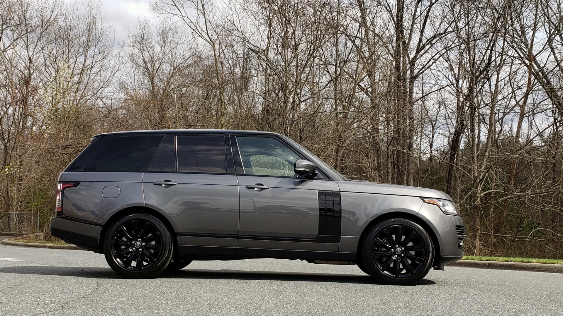 Used 2016 Land Rover RANGE ROVER SUPERCHARGED V8 / NAV / PANO-ROOF / REARVIEW for sale Sold at Formula Imports in Charlotte NC 28227 10