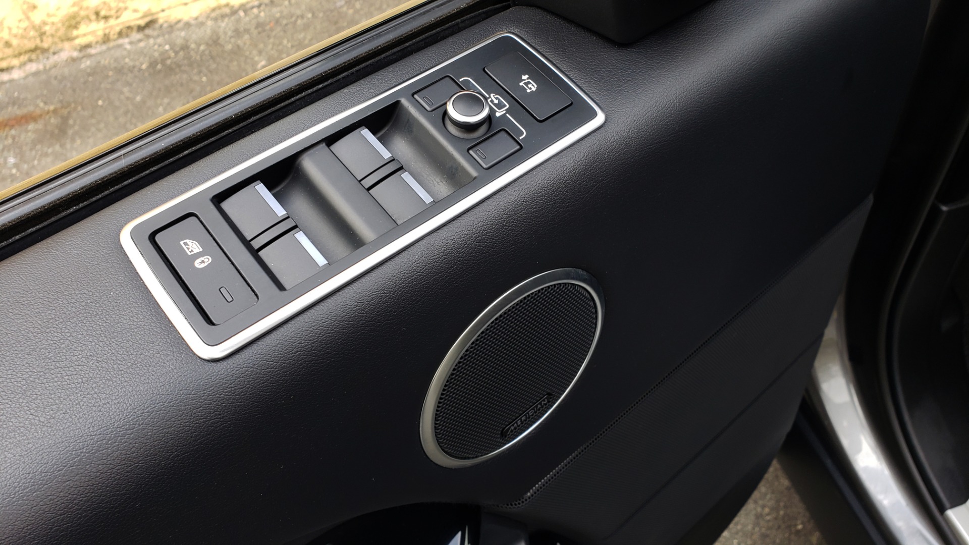 Used 2016 Land Rover RANGE ROVER SUPERCHARGED V8 / NAV / PANO-ROOF / REARVIEW for sale Sold at Formula Imports in Charlotte NC 28227 38
