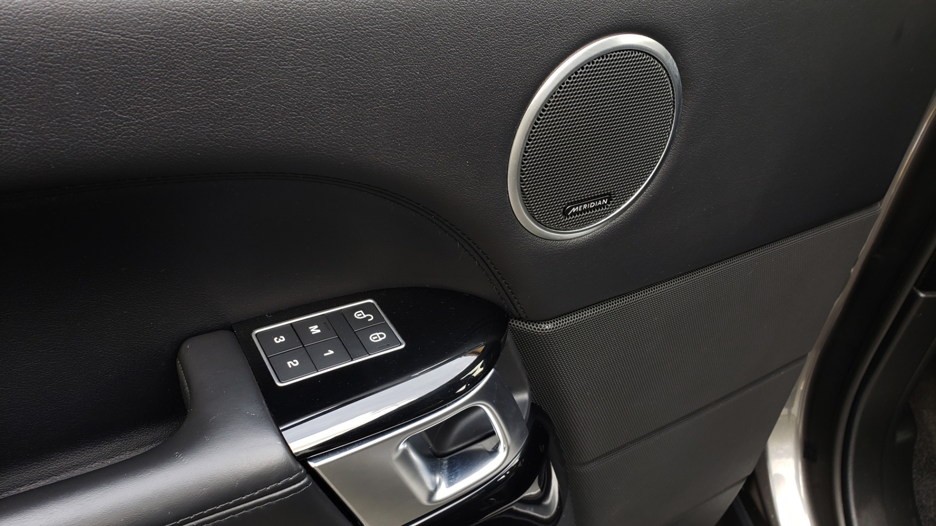 Used 2016 Land Rover RANGE ROVER SUPERCHARGED V8 / NAV / PANO-ROOF / REARVIEW for sale Sold at Formula Imports in Charlotte NC 28227 39