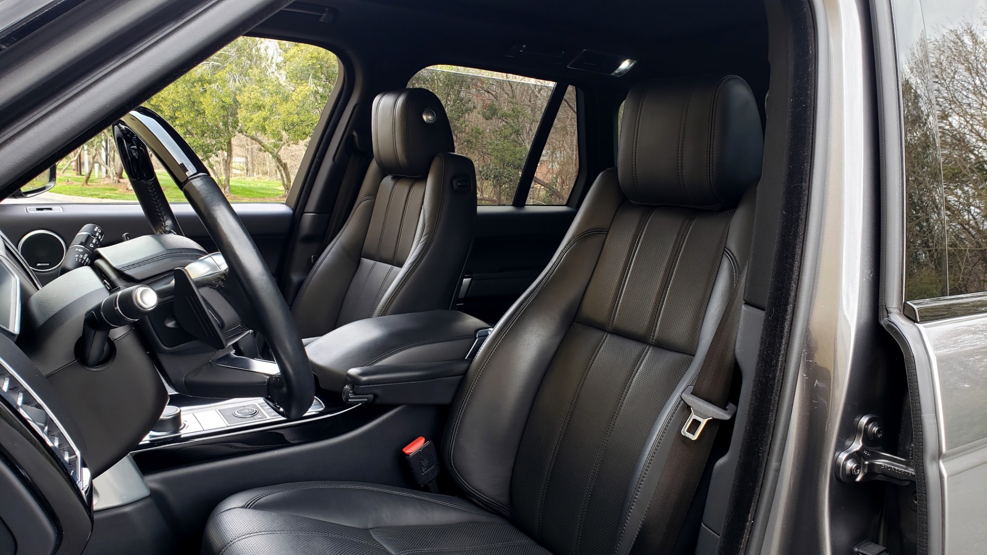 Used 2016 Land Rover RANGE ROVER SUPERCHARGED V8 / NAV / PANO-ROOF / REARVIEW for sale Sold at Formula Imports in Charlotte NC 28227 41