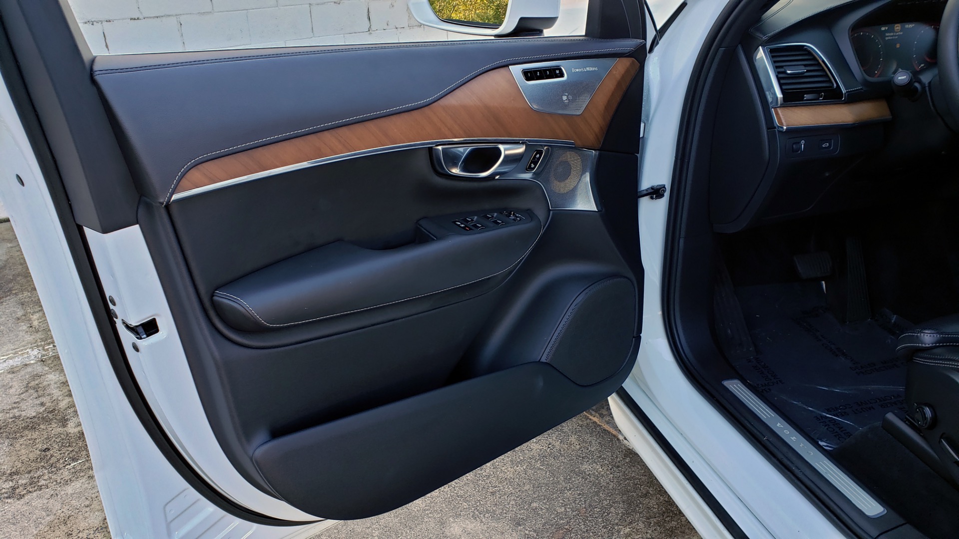Used 2017 Volvo XC90 INSCRIPTION / AWD / NAV / SUNROOF / 3-ROW / CAMERA for sale Sold at Formula Imports in Charlotte NC 28227 38
