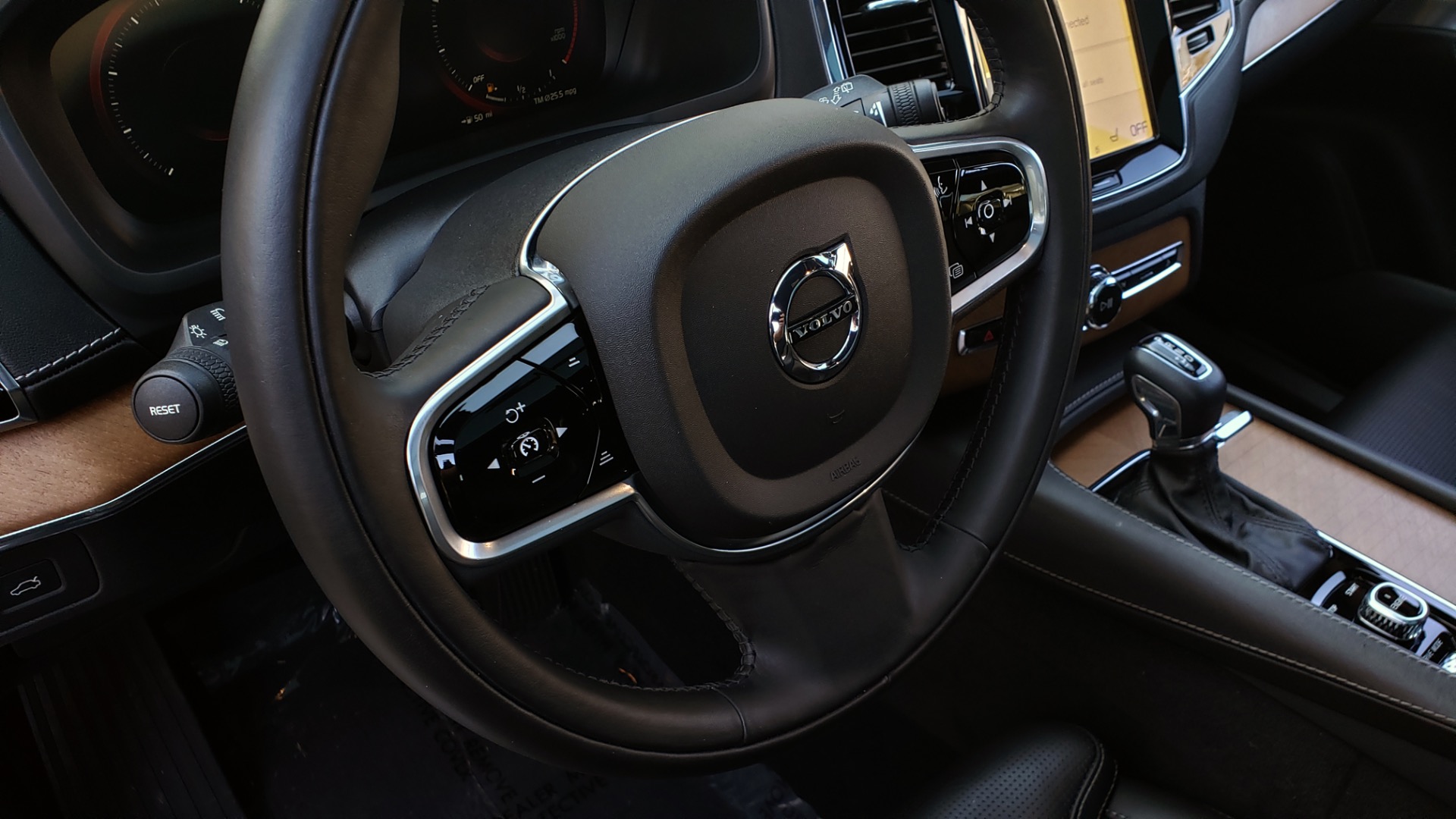 Used 2017 Volvo XC90 INSCRIPTION / AWD / NAV / SUNROOF / 3-ROW / CAMERA for sale Sold at Formula Imports in Charlotte NC 28227 45