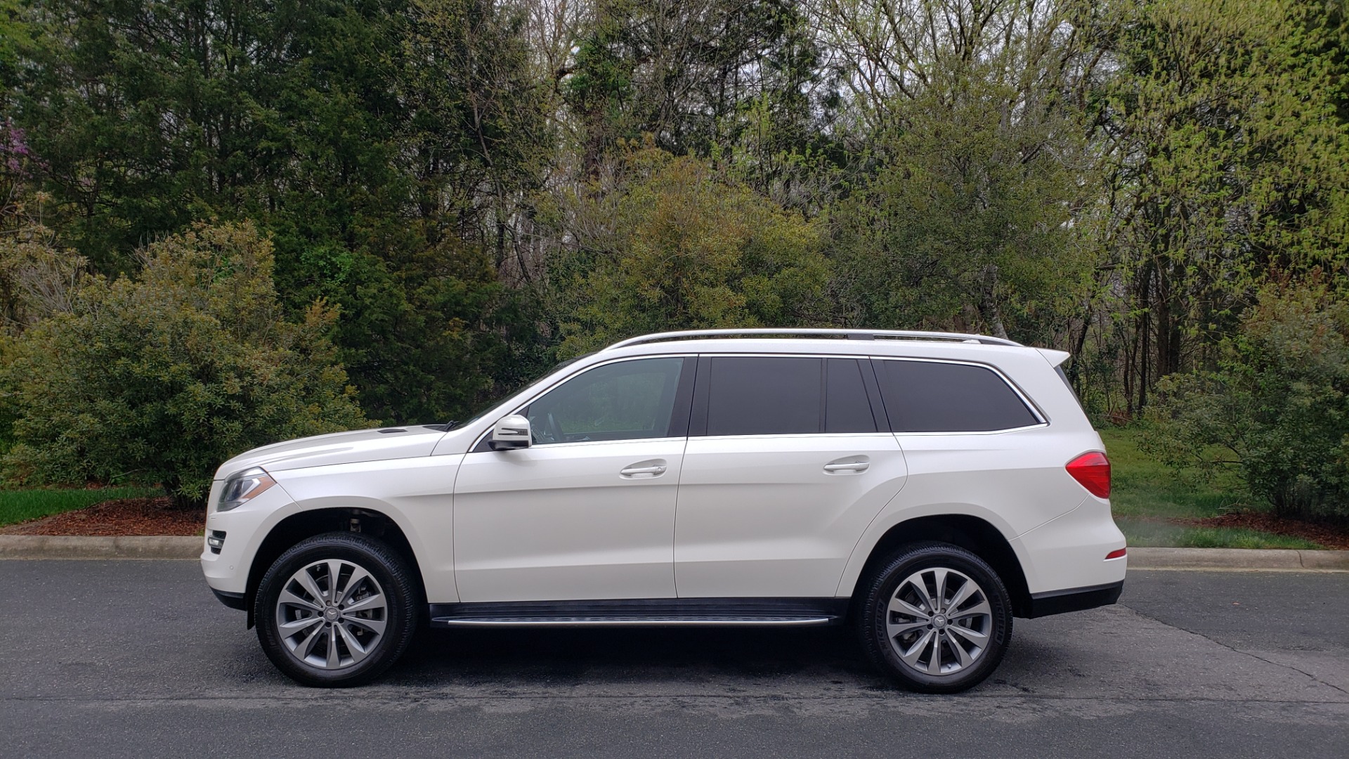 Used 2015 Mercedes-Benz GL-Class GL 450 4MATIC PREMIUM / NAV / PANO-ROOF / LANE TRACK / PARK ASST for sale Sold at Formula Imports in Charlotte NC 28227 2