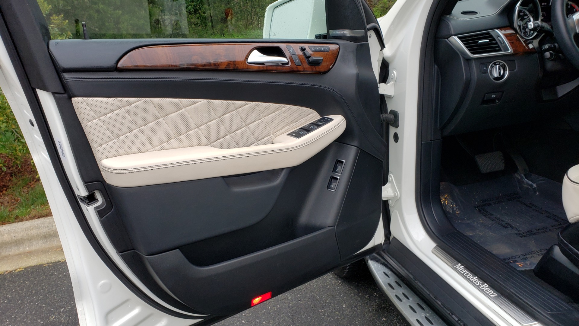 Used 2015 Mercedes-Benz GL-Class GL 450 4MATIC PREMIUM / NAV / PANO-ROOF / LANE TRACK / PARK ASST for sale Sold at Formula Imports in Charlotte NC 28227 32