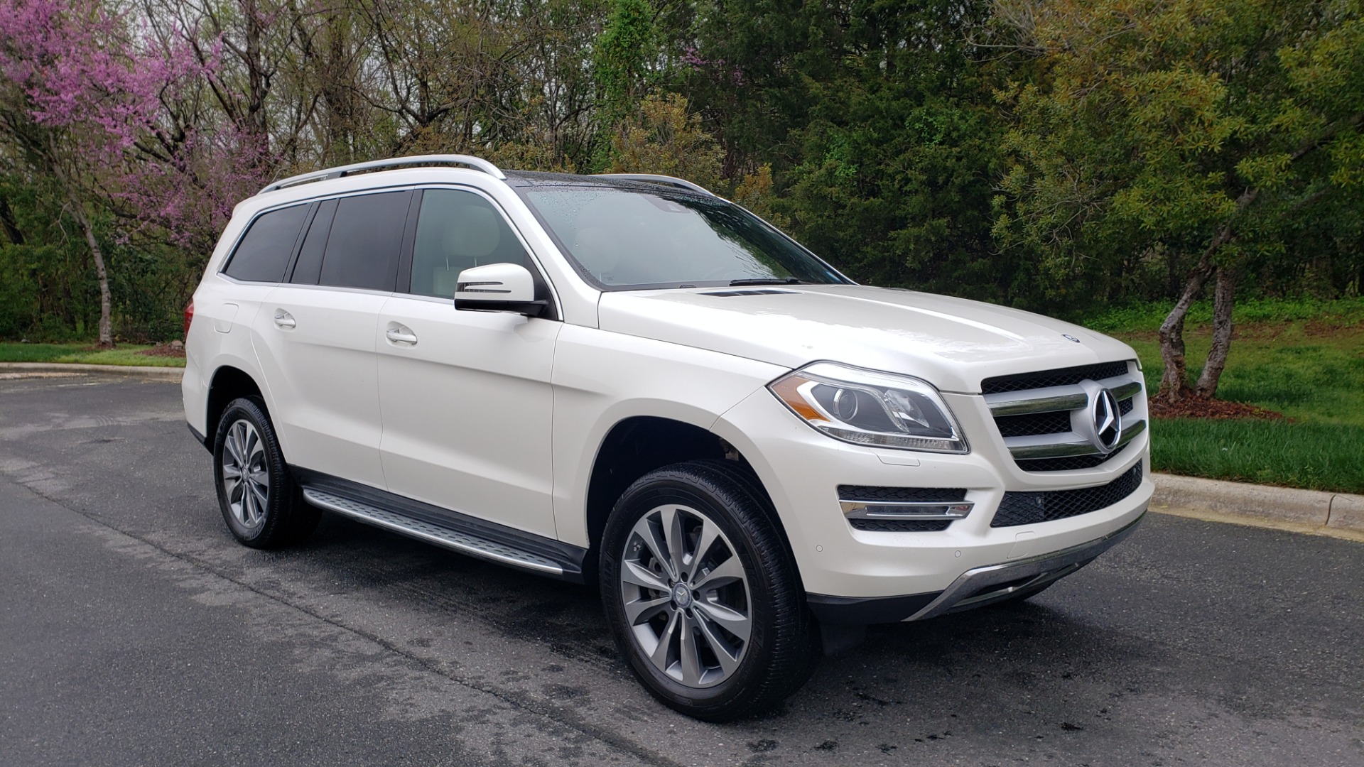 Used 2015 Mercedes-Benz GL-Class GL 450 4MATIC PREMIUM / NAV / PANO-ROOF / LANE TRACK / PARK ASST for sale Sold at Formula Imports in Charlotte NC 28227 4