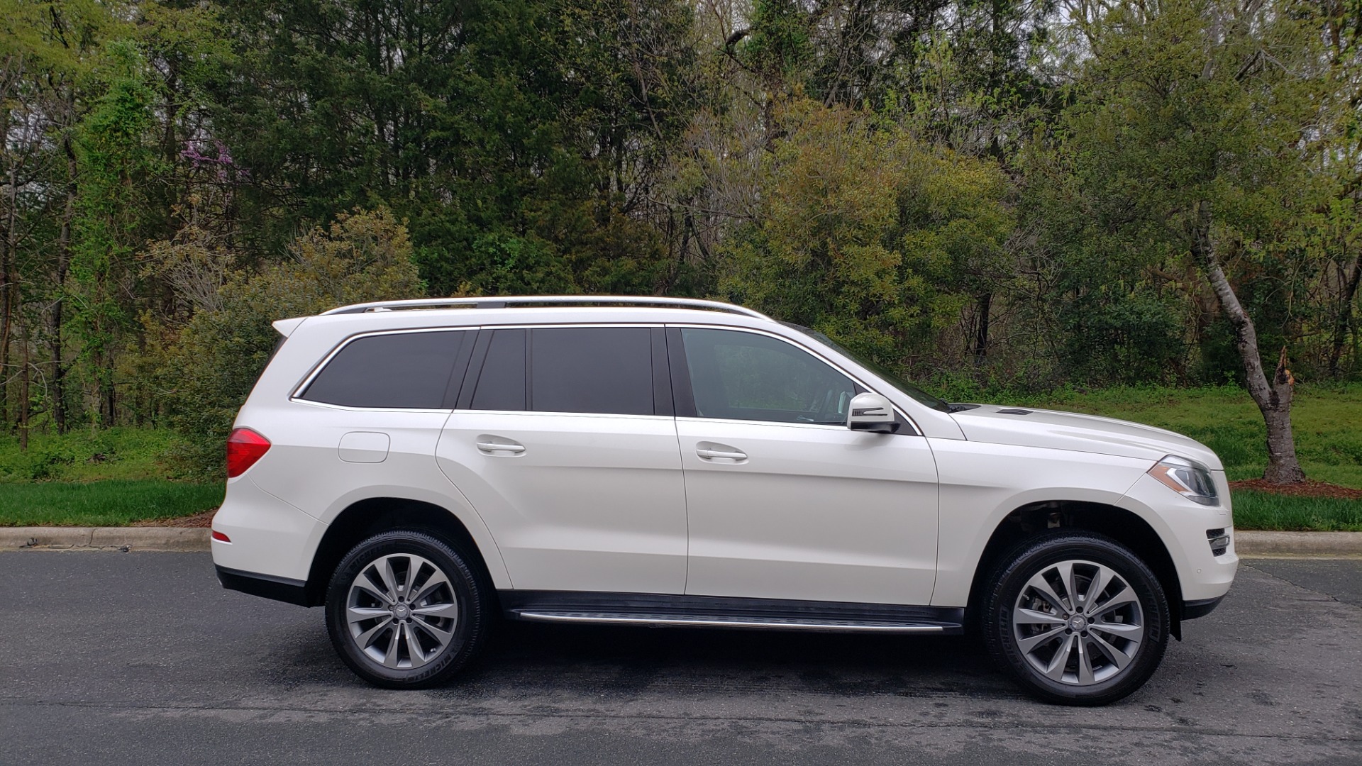 Used 2015 Mercedes-Benz GL-Class GL 450 4MATIC PREMIUM / NAV / PANO-ROOF / LANE TRACK / PARK ASST for sale Sold at Formula Imports in Charlotte NC 28227 5