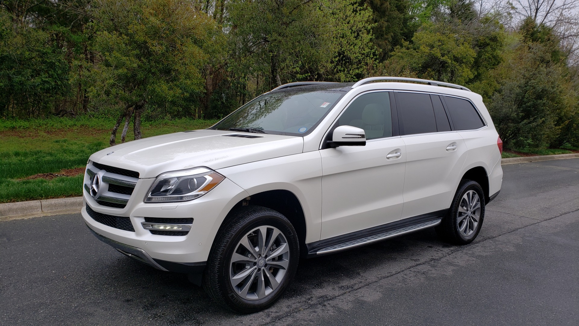 Used 2015 Mercedes-Benz GL-Class GL 450 4MATIC PREMIUM / NAV / PANO-ROOF / LANE TRACK / PARK ASST for sale Sold at Formula Imports in Charlotte NC 28227 1