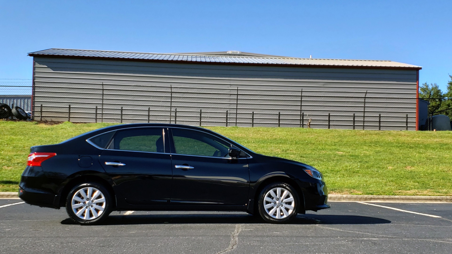 Used 2016 Nissan SENTRA S / FWD / CVT AUTO TRANS / 4-CYL / VERY CLEAN! for sale Sold at Formula Imports in Charlotte NC 28227 5