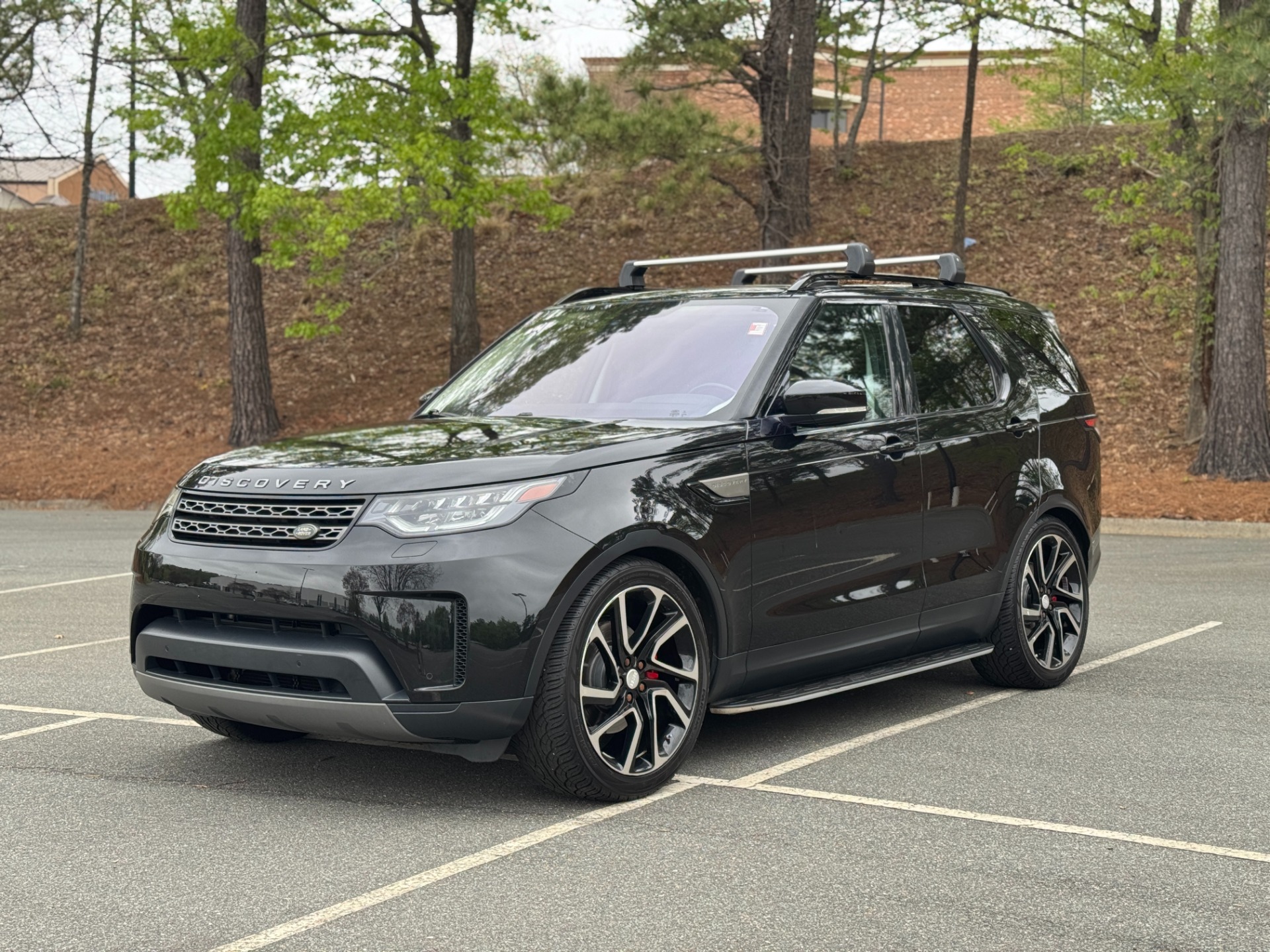 2017 Land Rover Discovery SE photo 4