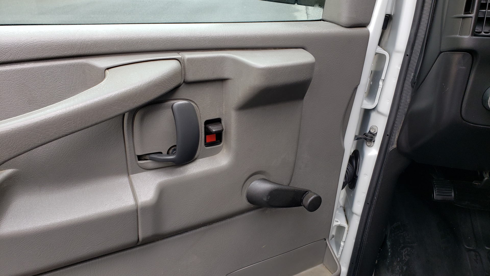 Used 2012 Chevrolet EXPRESS CARGO VAN V6 / AUTO RWD / ROOF RACK / STORAGE RACKS for sale Sold at Formula Imports in Charlotte NC 28227 10