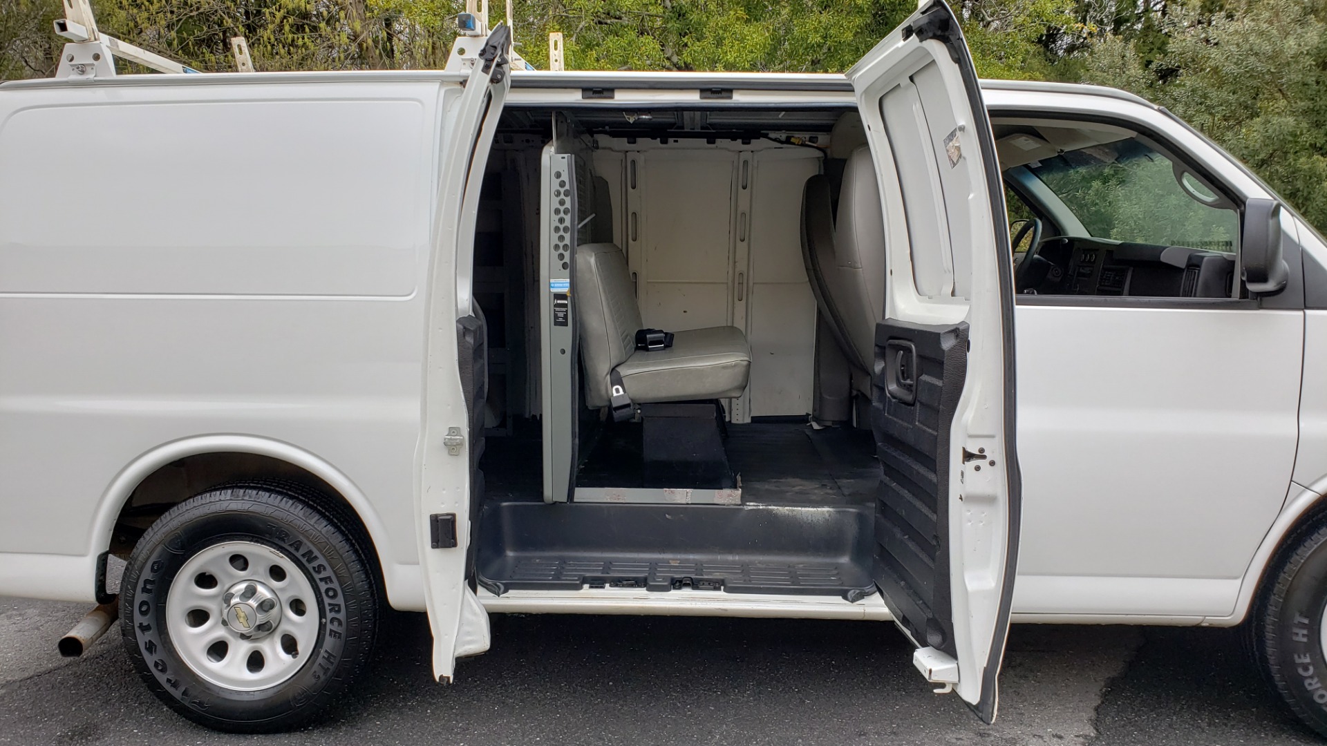 Used 2012 Chevrolet EXPRESS CARGO VAN V6 / AUTO RWD / ROOF RACK / STORAGE RACKS for sale Sold at Formula Imports in Charlotte NC 28227 32