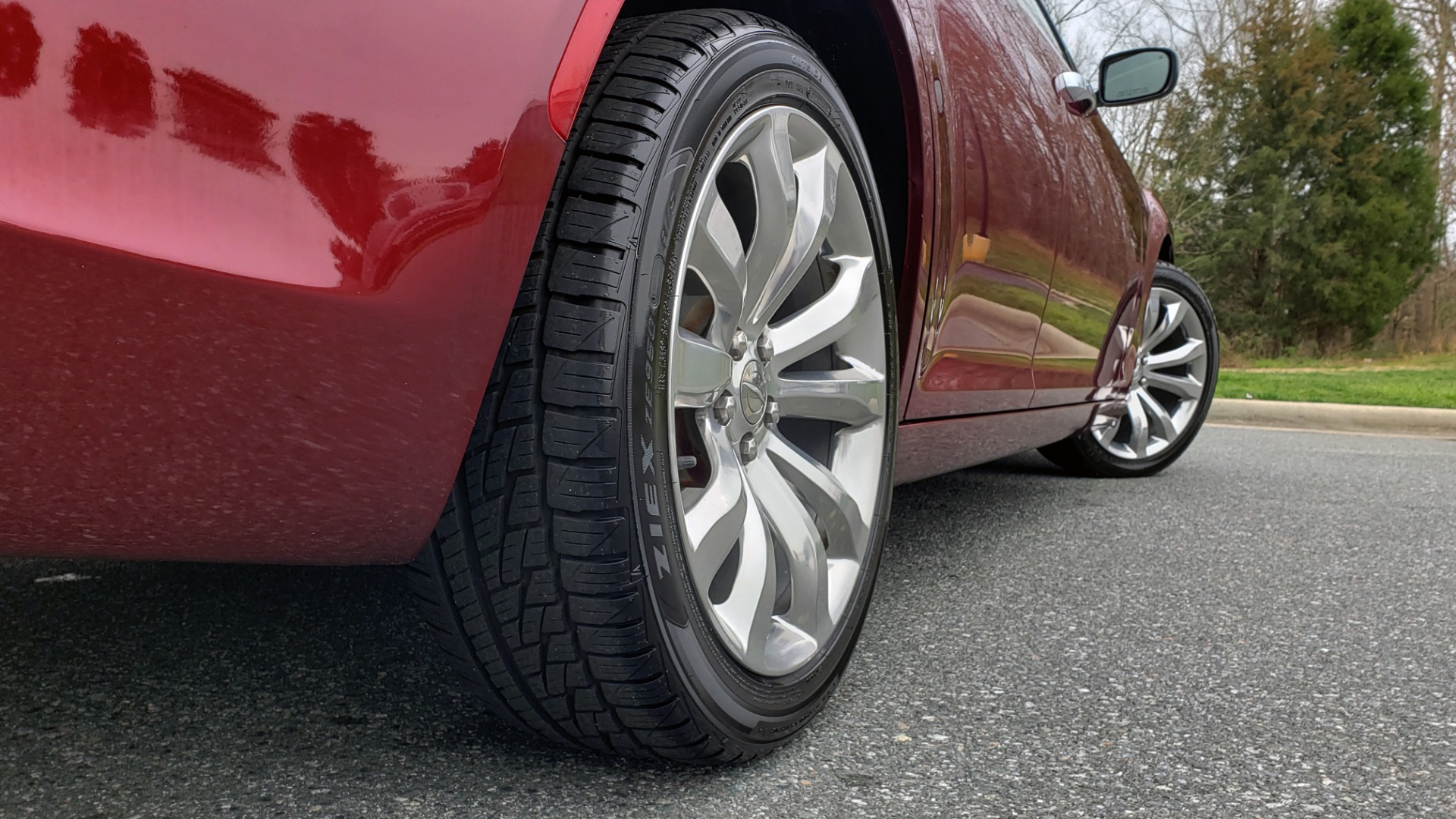 Used 2019 Chrysler 300 LIMITED / 3.6L V6 / 8-SPD AUTO / LEATHER / REARVIEW for sale Sold at Formula Imports in Charlotte NC 28227 10