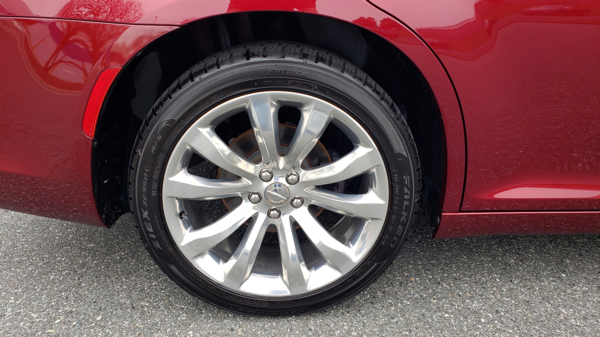 Used 2019 Chrysler 300 LIMITED / 3.6L V6 / 8-SPD AUTO / LEATHER / REARVIEW for sale Sold at Formula Imports in Charlotte NC 28227 13