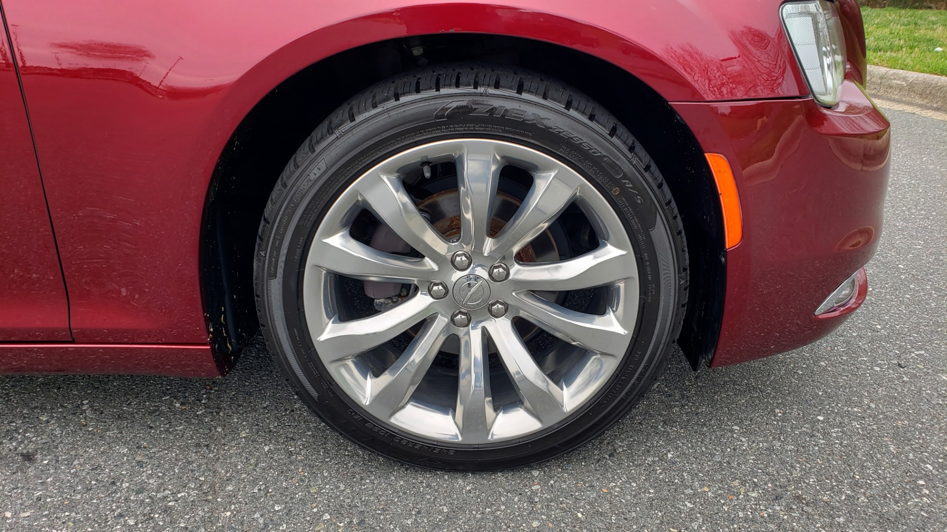 Used 2019 Chrysler 300 LIMITED / 3.6L V6 / 8-SPD AUTO / LEATHER / REARVIEW for sale Sold at Formula Imports in Charlotte NC 28227 14