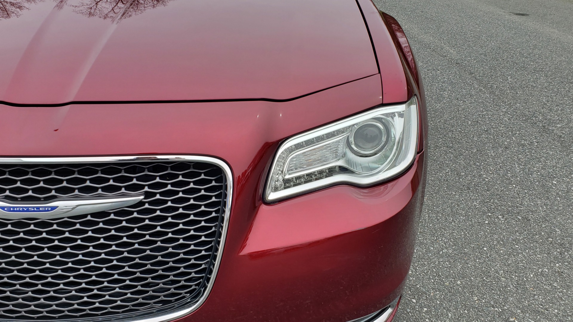 Used 2019 Chrysler 300 LIMITED / 3.6L V6 / 8-SPD AUTO / LEATHER / REARVIEW for sale Sold at Formula Imports in Charlotte NC 28227 27