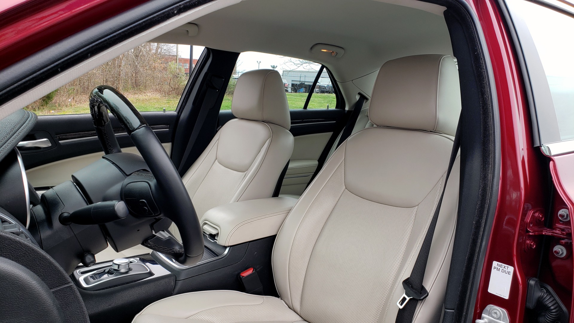 Used 2019 Chrysler 300 LIMITED / 3.6L V6 / 8-SPD AUTO / LEATHER / REARVIEW for sale Sold at Formula Imports in Charlotte NC 28227 40