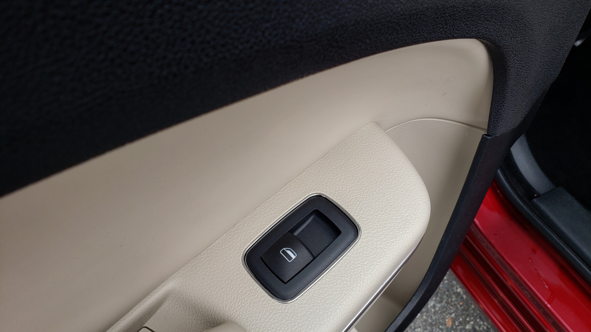 Used 2019 Chrysler 300 LIMITED / 3.6L V6 / 8-SPD AUTO / LEATHER / REARVIEW for sale Sold at Formula Imports in Charlotte NC 28227 61