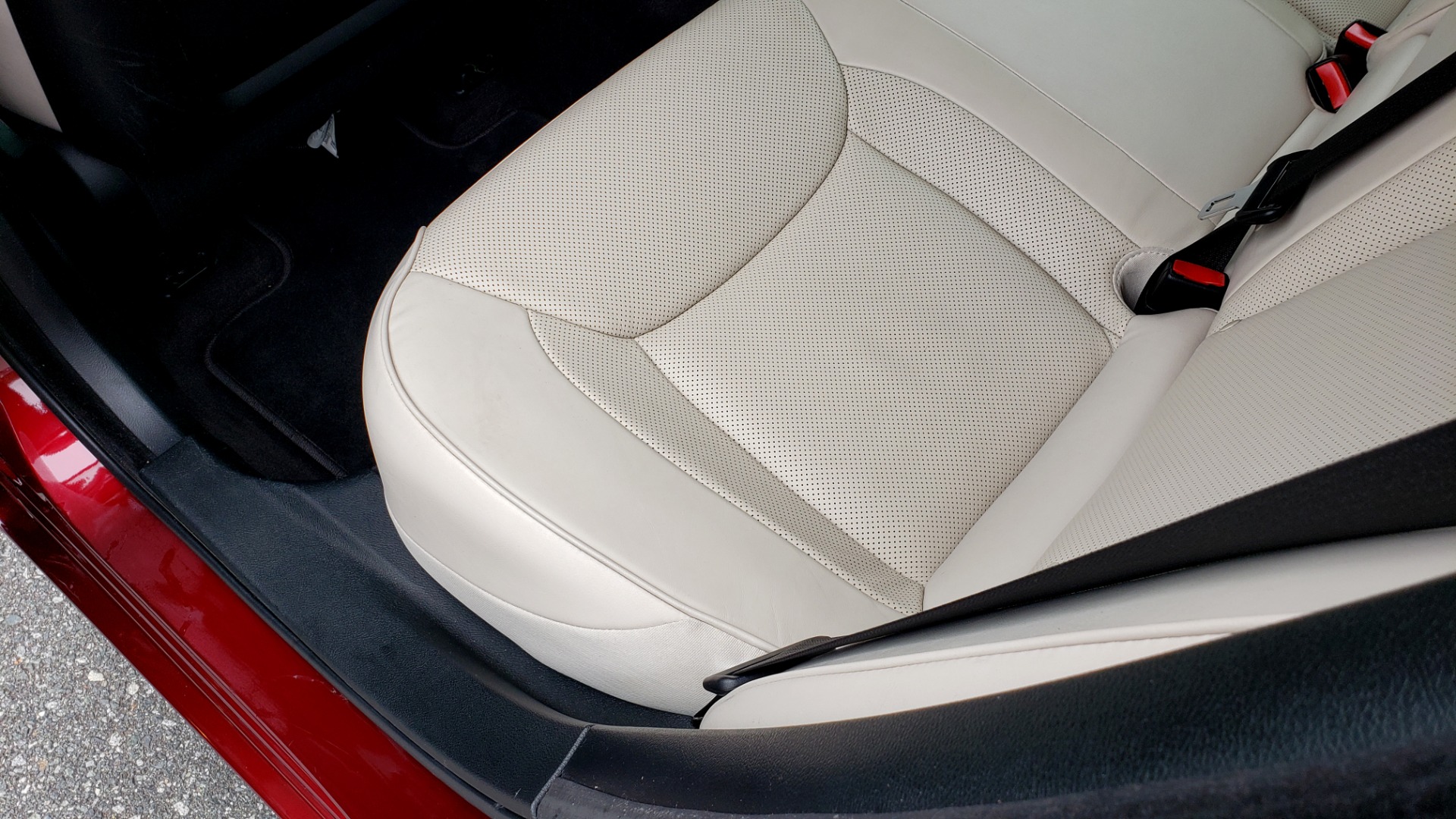 Used 2019 Chrysler 300 LIMITED / 3.6L V6 / 8-SPD AUTO / LEATHER / REARVIEW for sale Sold at Formula Imports in Charlotte NC 28227 62