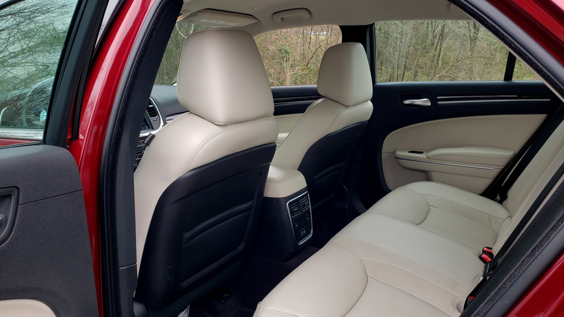 Used 2019 Chrysler 300 LIMITED / 3.6L V6 / 8-SPD AUTO / LEATHER / REARVIEW for sale Sold at Formula Imports in Charlotte NC 28227 63