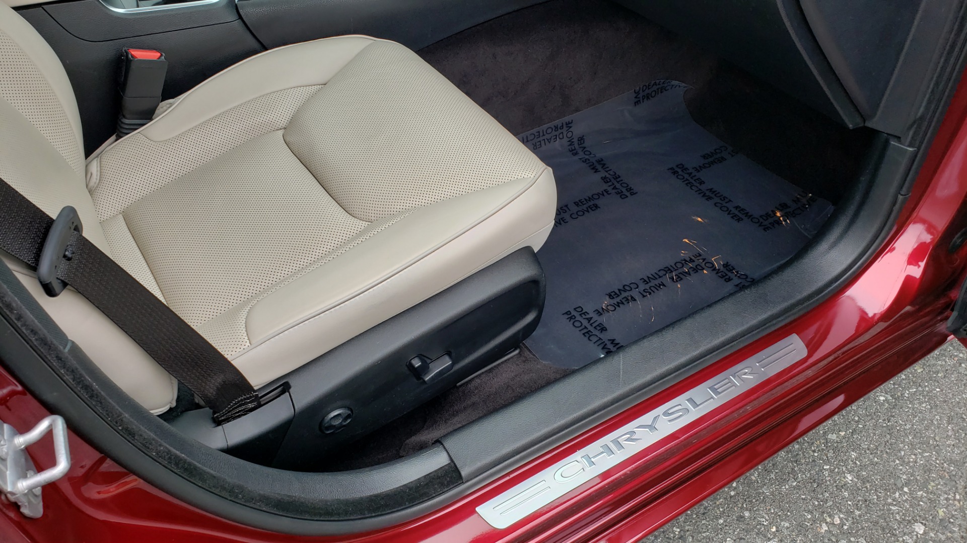 Used 2019 Chrysler 300 LIMITED / 3.6L V6 / 8-SPD AUTO / LEATHER / REARVIEW for sale Sold at Formula Imports in Charlotte NC 28227 68