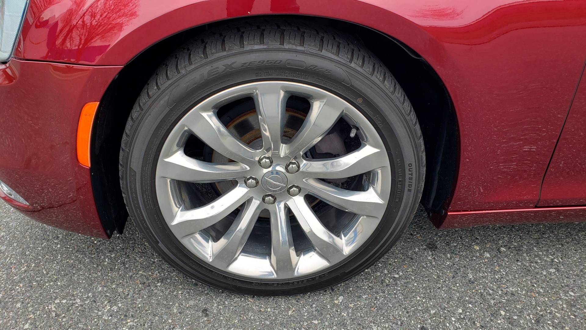 Used 2019 Chrysler 300 LIMITED / 3.6L V6 / 8-SPD AUTO / LEATHER / REARVIEW for sale Sold at Formula Imports in Charlotte NC 28227 7