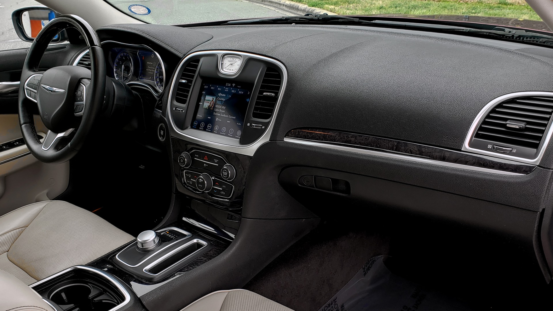 Used 2019 Chrysler 300 LIMITED / 3.6L V6 / 8-SPD AUTO / LEATHER / REARVIEW for sale Sold at Formula Imports in Charlotte NC 28227 71