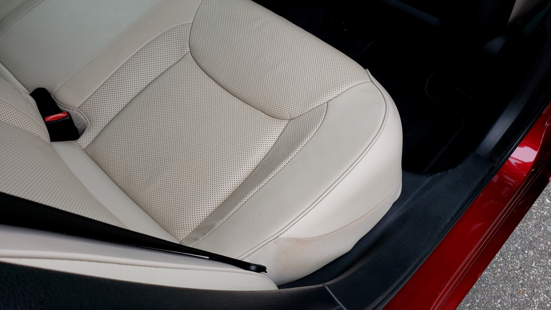 Used 2019 Chrysler 300 LIMITED / 3.6L V6 / 8-SPD AUTO / LEATHER / REARVIEW for sale Sold at Formula Imports in Charlotte NC 28227 77
