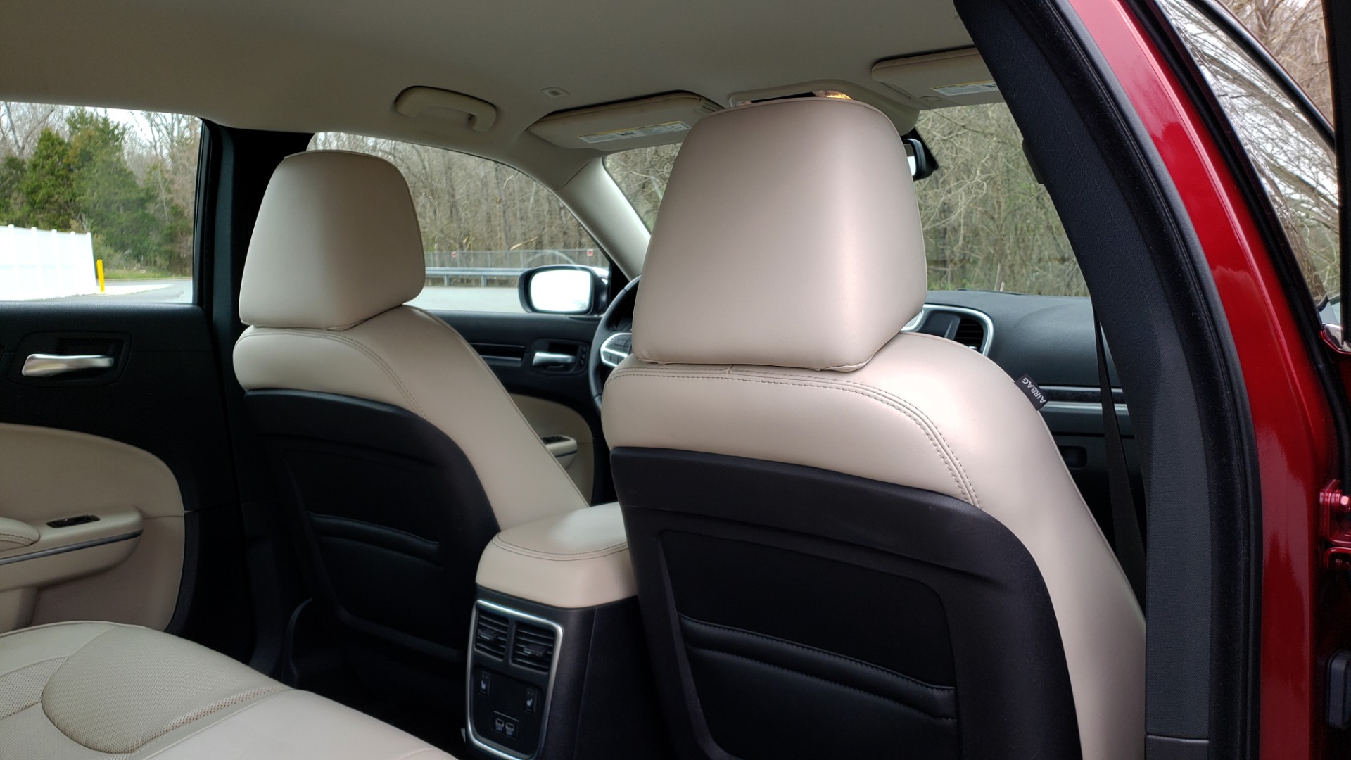 Used 2019 Chrysler 300 LIMITED / 3.6L V6 / 8-SPD AUTO / LEATHER / REARVIEW for sale Sold at Formula Imports in Charlotte NC 28227 81