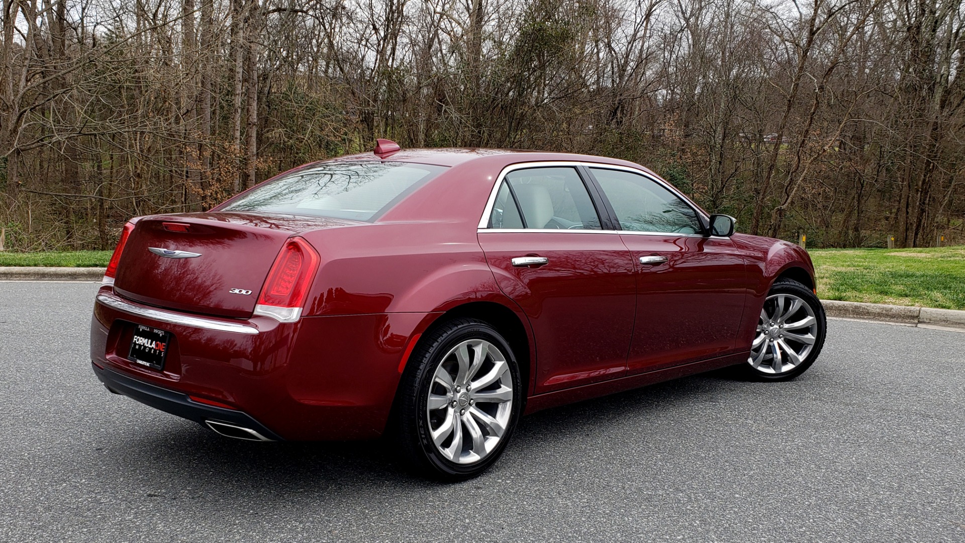 Used 2019 Chrysler 300 LIMITED / 3.6L V6 / 8-SPD AUTO / LEATHER / REARVIEW for sale Sold at Formula Imports in Charlotte NC 28227 9